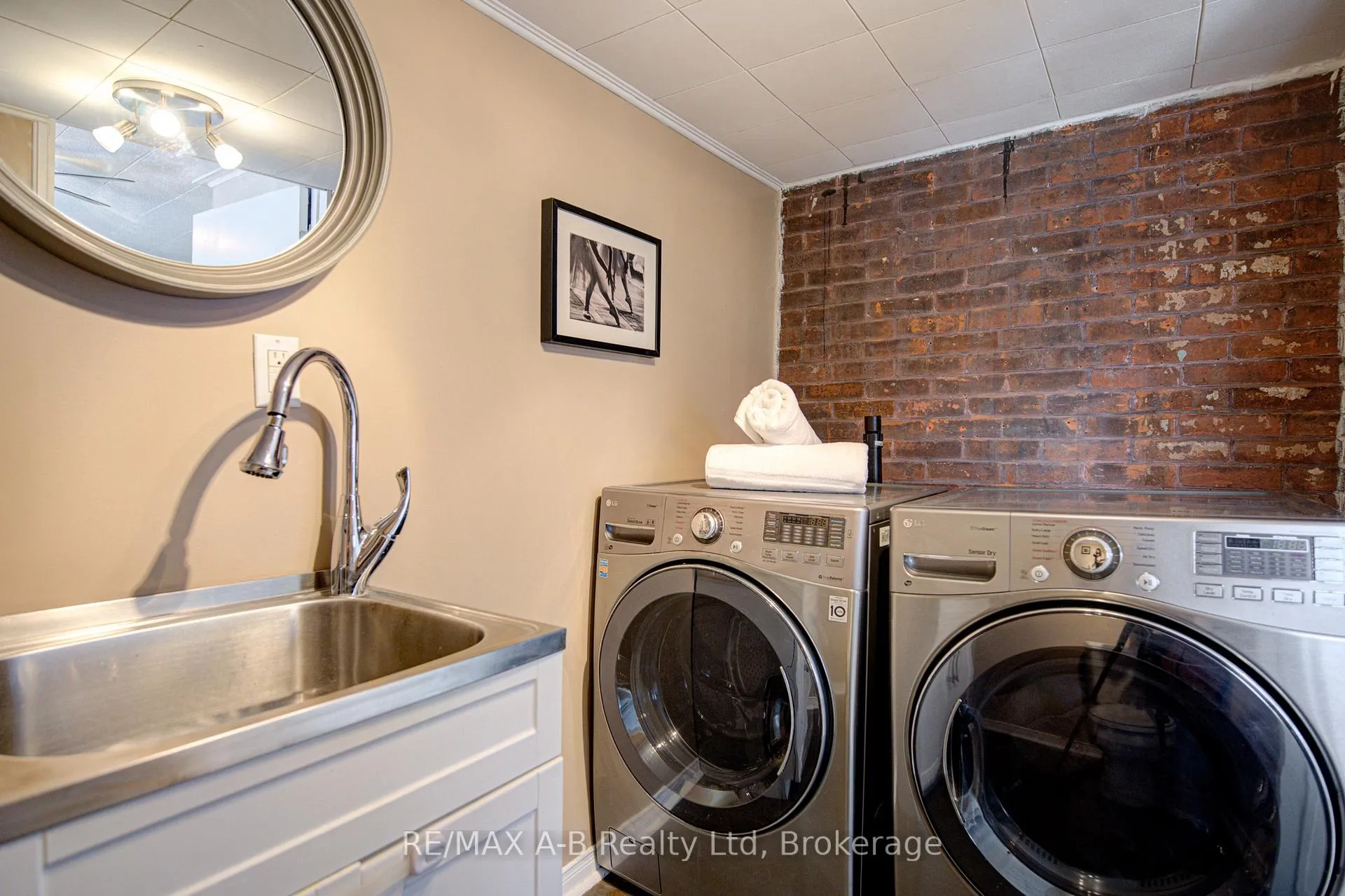 Photo 18 of 397 Albert Street, Stratford — HOMEH