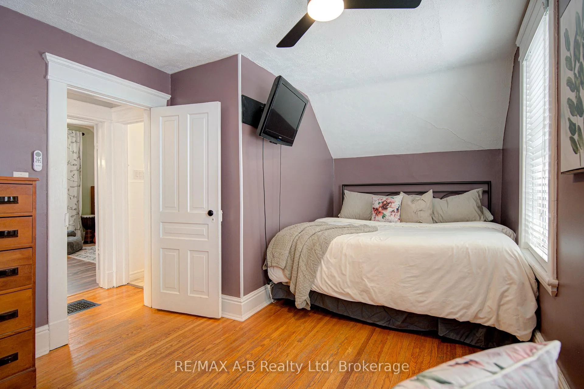 Photo 23 of 397 Albert Street, Stratford — HOMEH