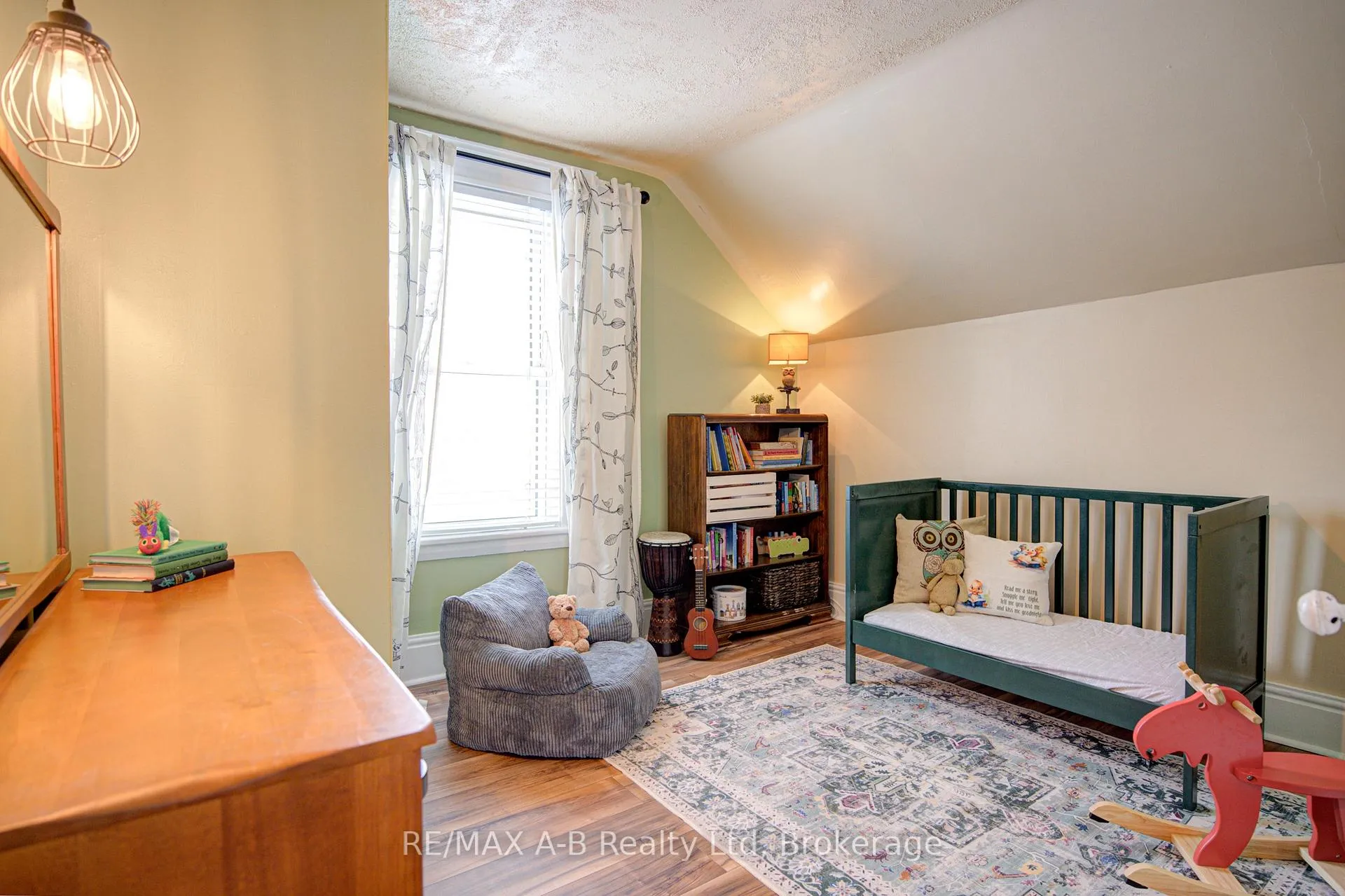 Photo 26 of 397 Albert Street, Stratford — HOMEH