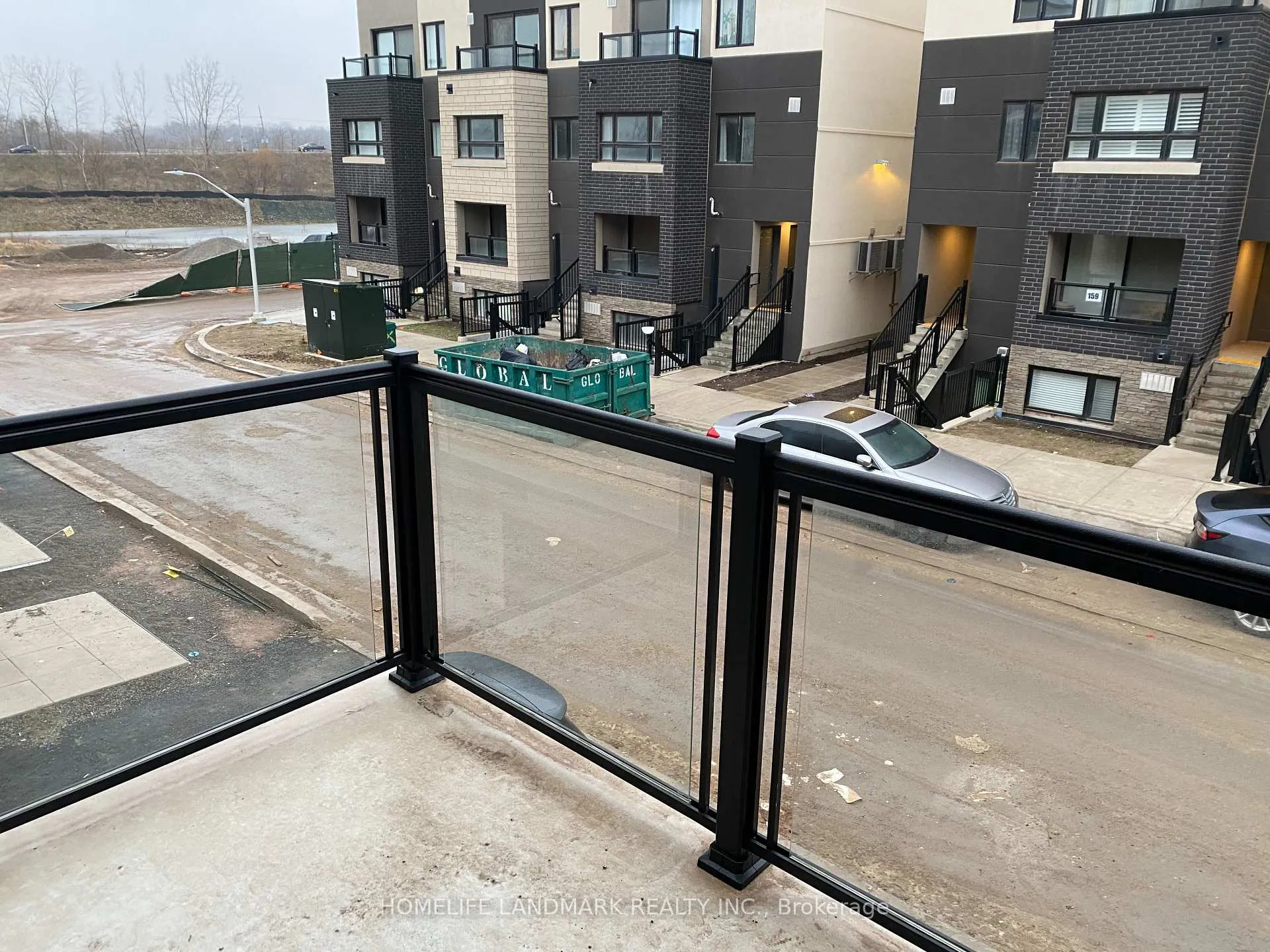 Photo 4 of Unit 4, 1121 Cooke Boulevard E, Burlington, LaSalle — HOMEH
