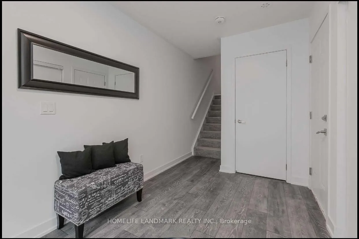Photo 7 of Unit 4, 1121 Cooke Boulevard E, Burlington, LaSalle — HOMEH