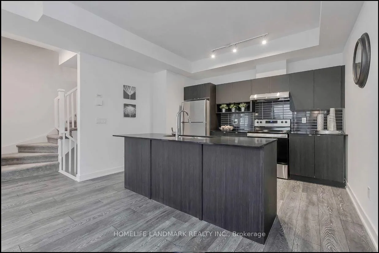 Photo 9 of Unit 4, 1121 Cooke Boulevard E, Burlington, LaSalle — HOMEH