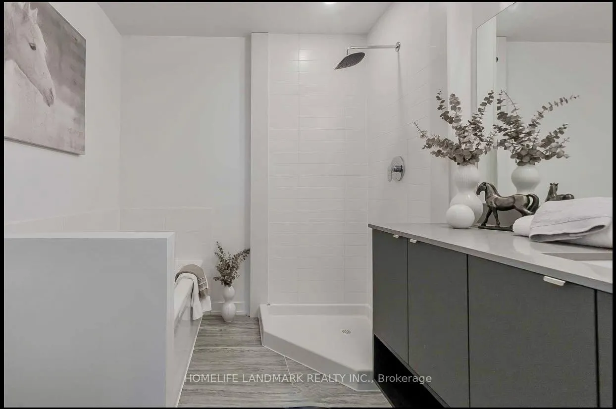 Photo 13 of Unit 4, 1121 Cooke Boulevard E, Burlington, LaSalle — HOMEH