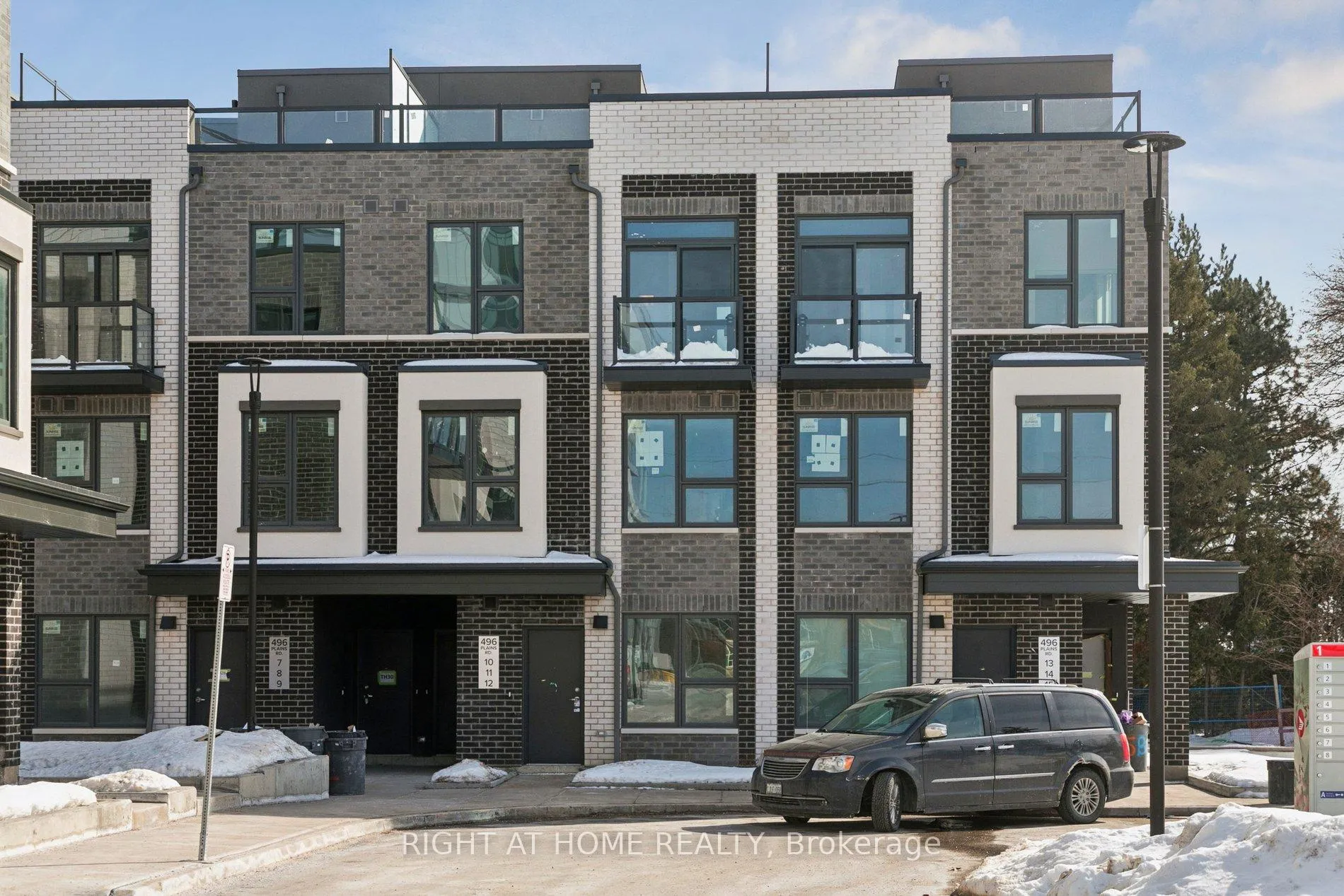 Photo 2 of Unit TH30 (unit# 9), 496 Plains Road, Burlington, LaSalle — HOMEH