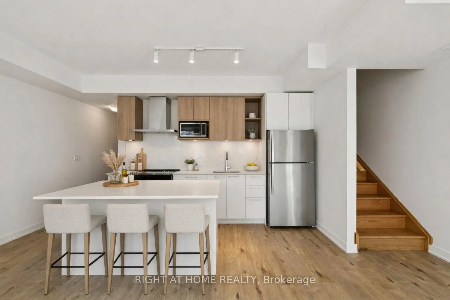 Photo 1 of Unit TH30 (unit# 9), 496 Plains Road, Burlington, LaSalle — HOMEH