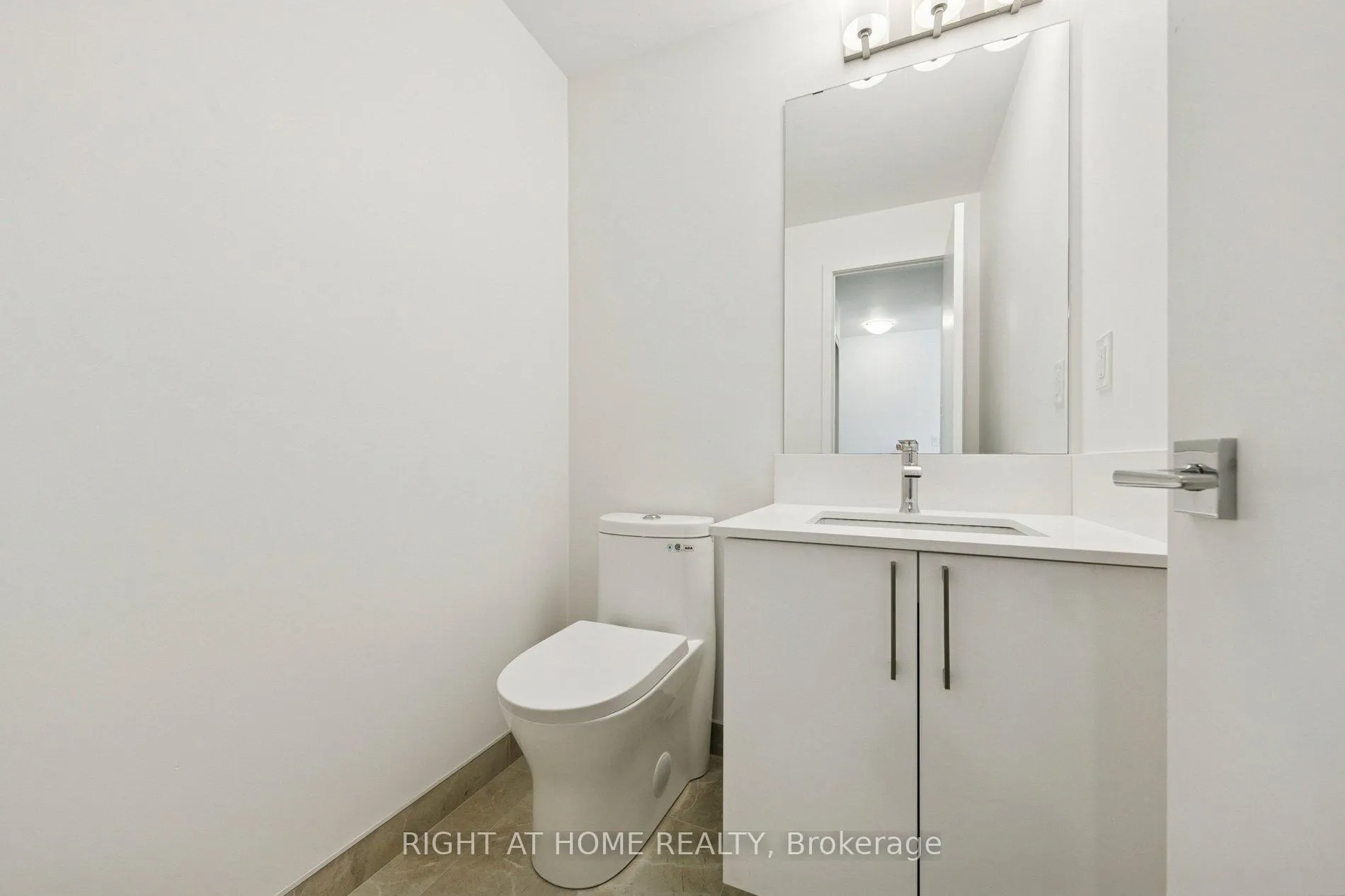 Photo 7 of Unit TH30 (unit# 9), 496 Plains Road, Burlington, LaSalle — HOMEH
