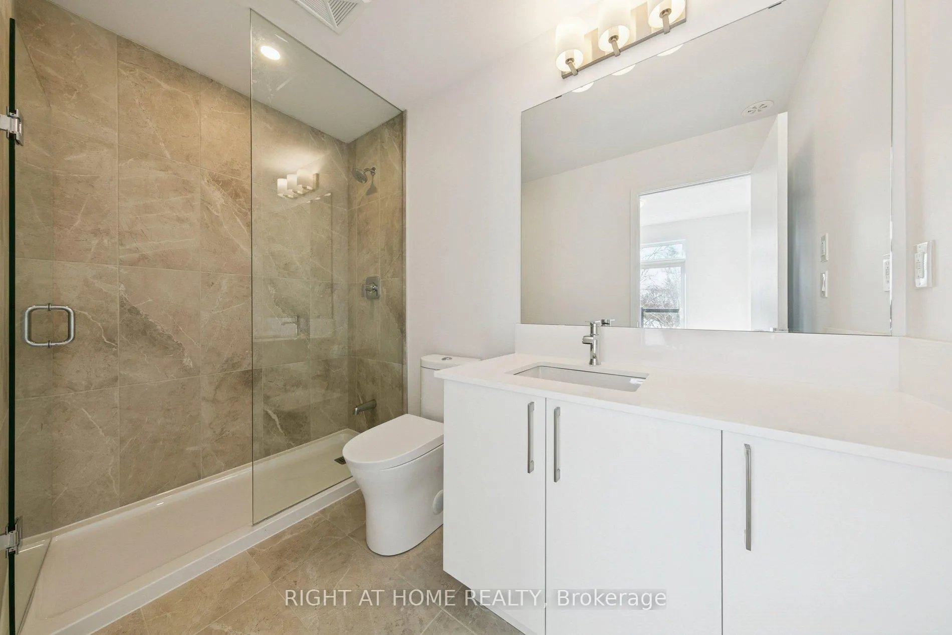 Photo 10 of Unit TH30 (unit# 9), 496 Plains Road, Burlington, LaSalle — HOMEH