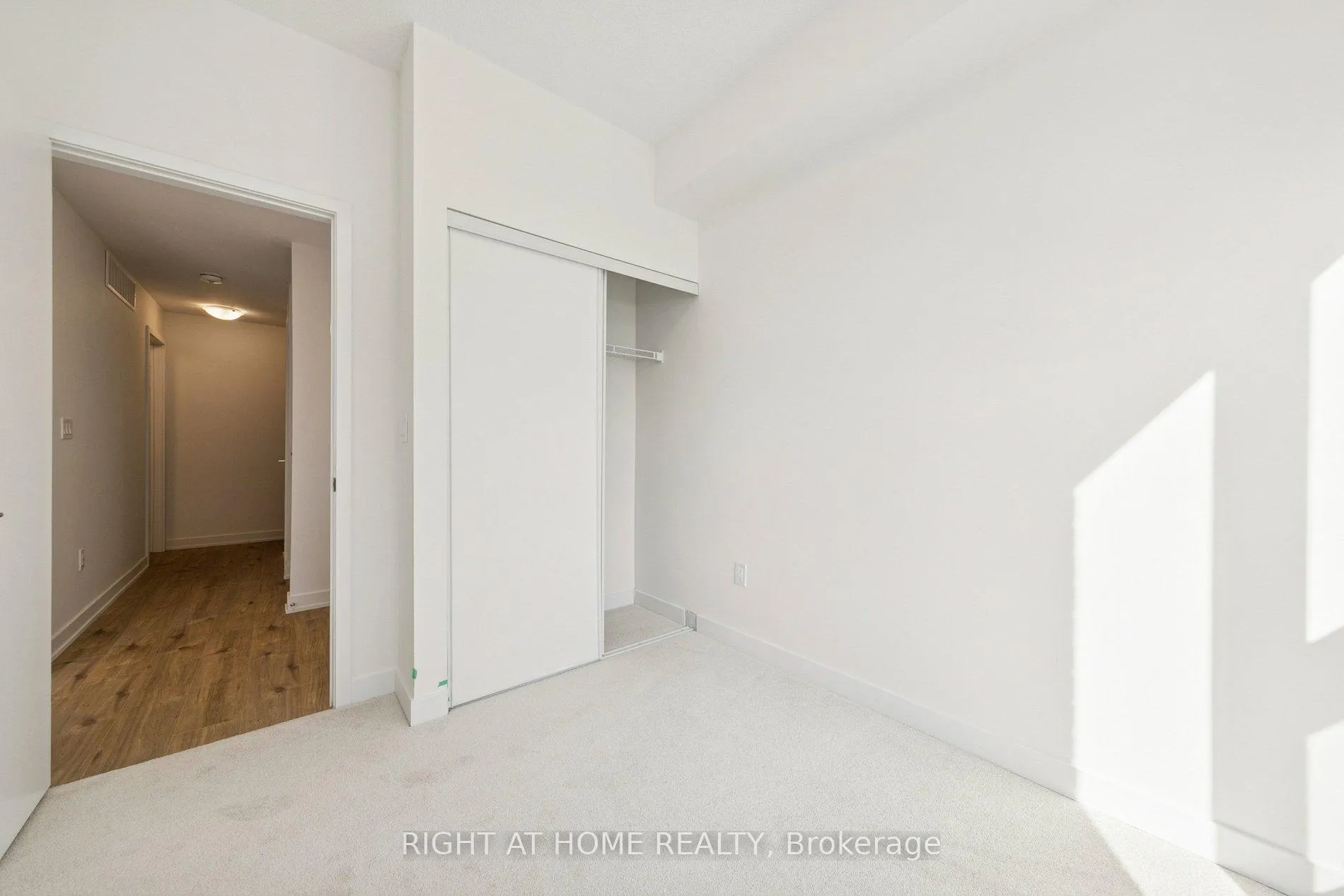 Photo 11 of Unit TH30 (unit# 9), 496 Plains Road, Burlington, LaSalle — HOMEH