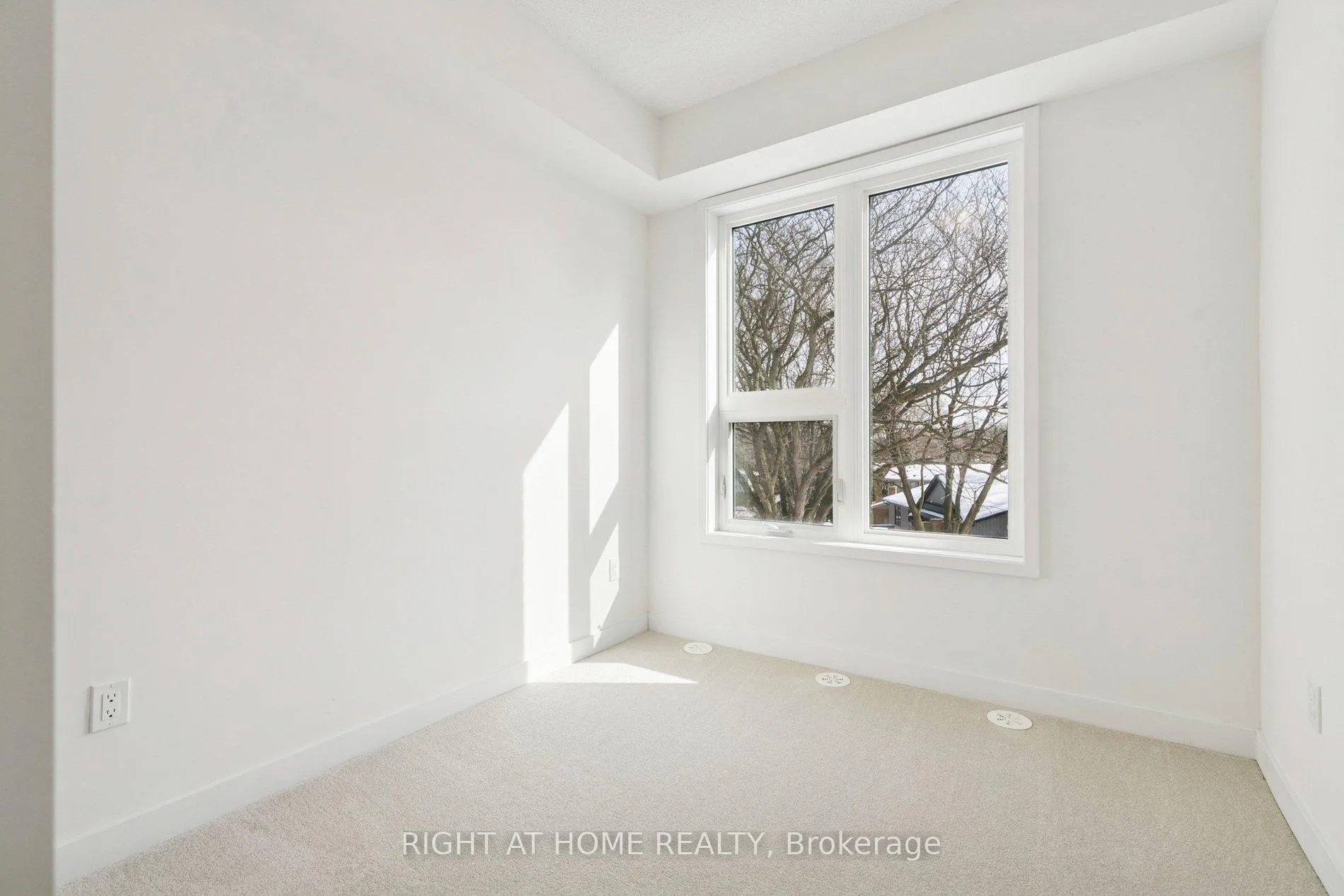 Photo 12 of Unit TH30 (unit# 9), 496 Plains Road, Burlington, LaSalle — HOMEH