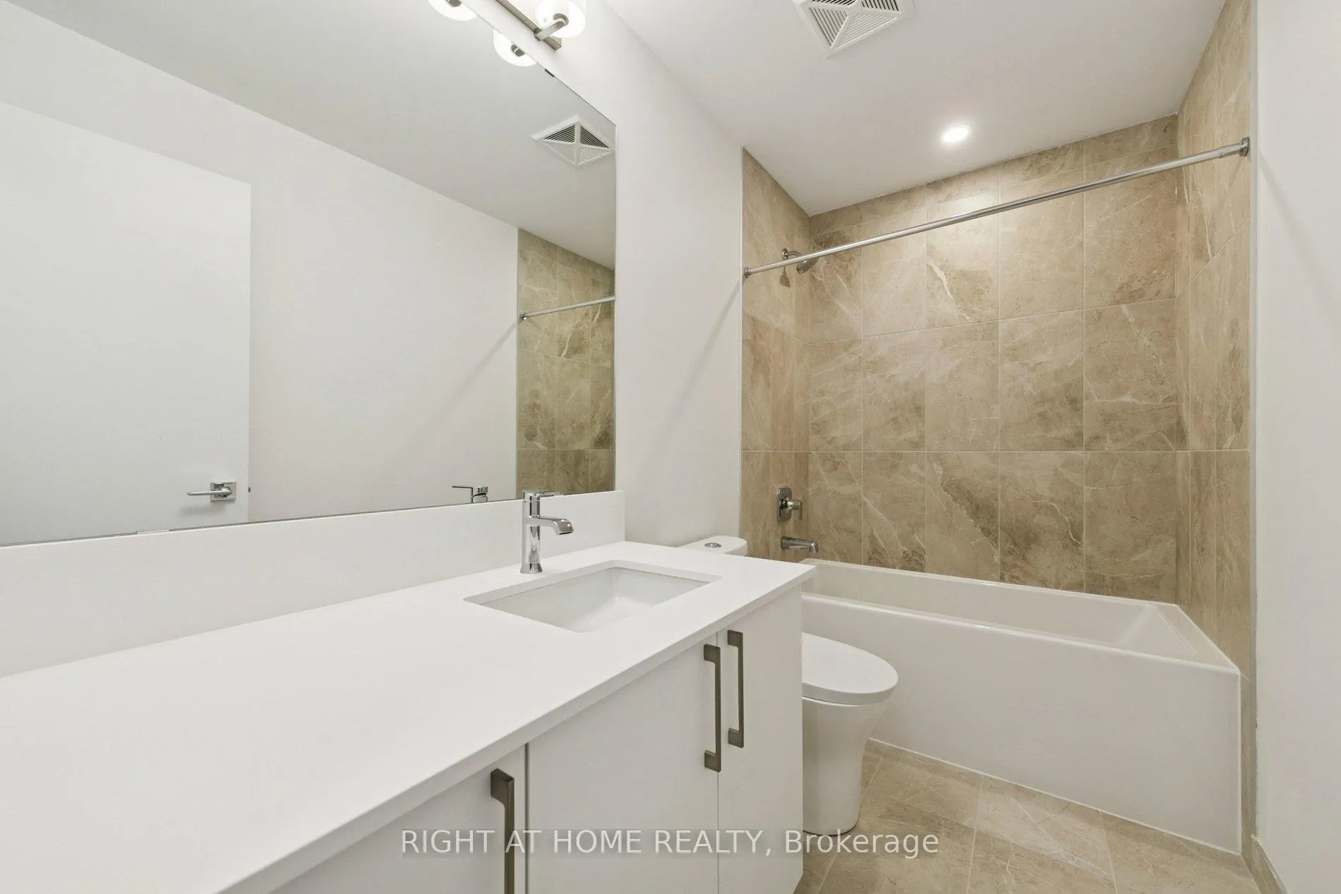 Photo 13 of Unit TH30 (unit# 9), 496 Plains Road, Burlington, LaSalle — HOMEH