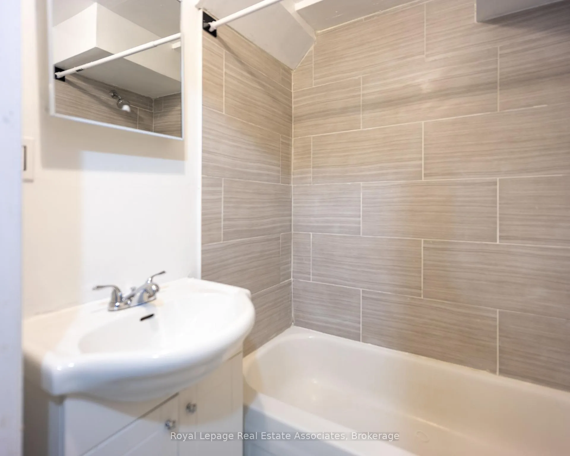 Photo 39 of 79 Harridine Road, Brampton, Brampton West — HOMEH