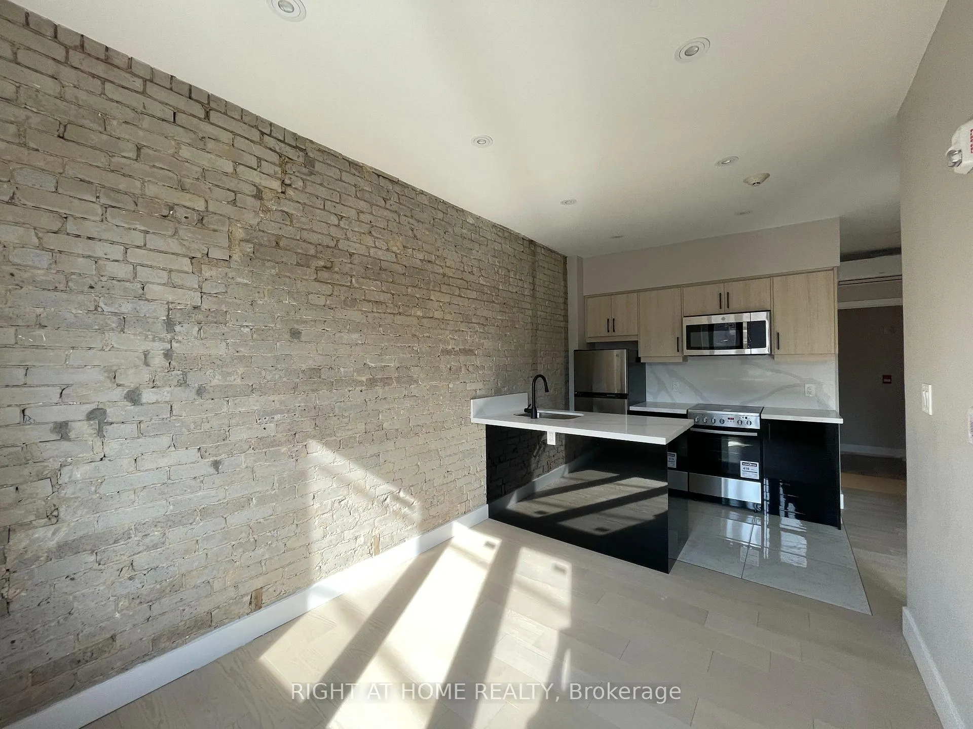 Front of Unit 2A, 411 Roncesvalles Avenue