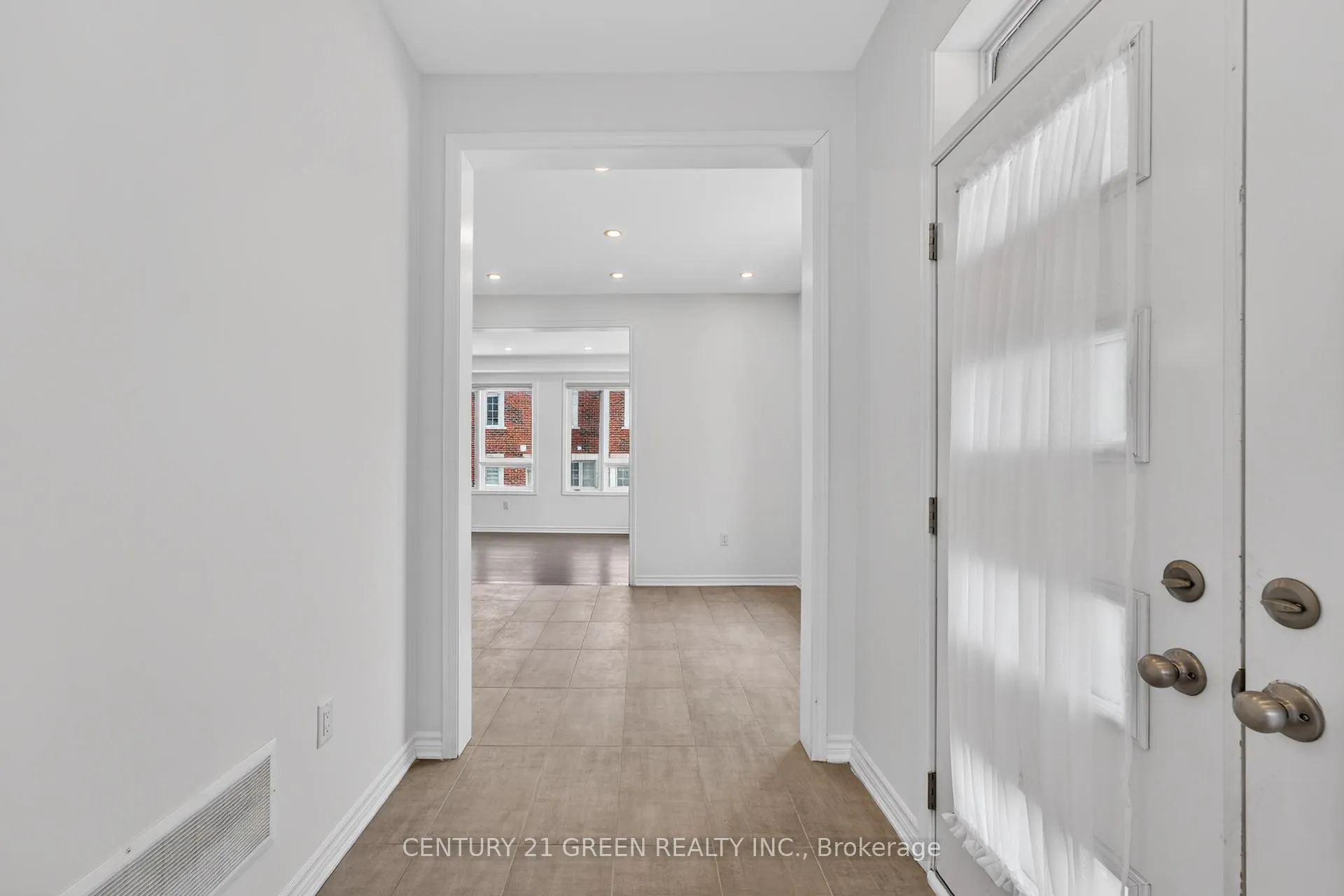Photo 5 of 3140 Willowridge Path, Pickering, Rural Pickering — HOMEH