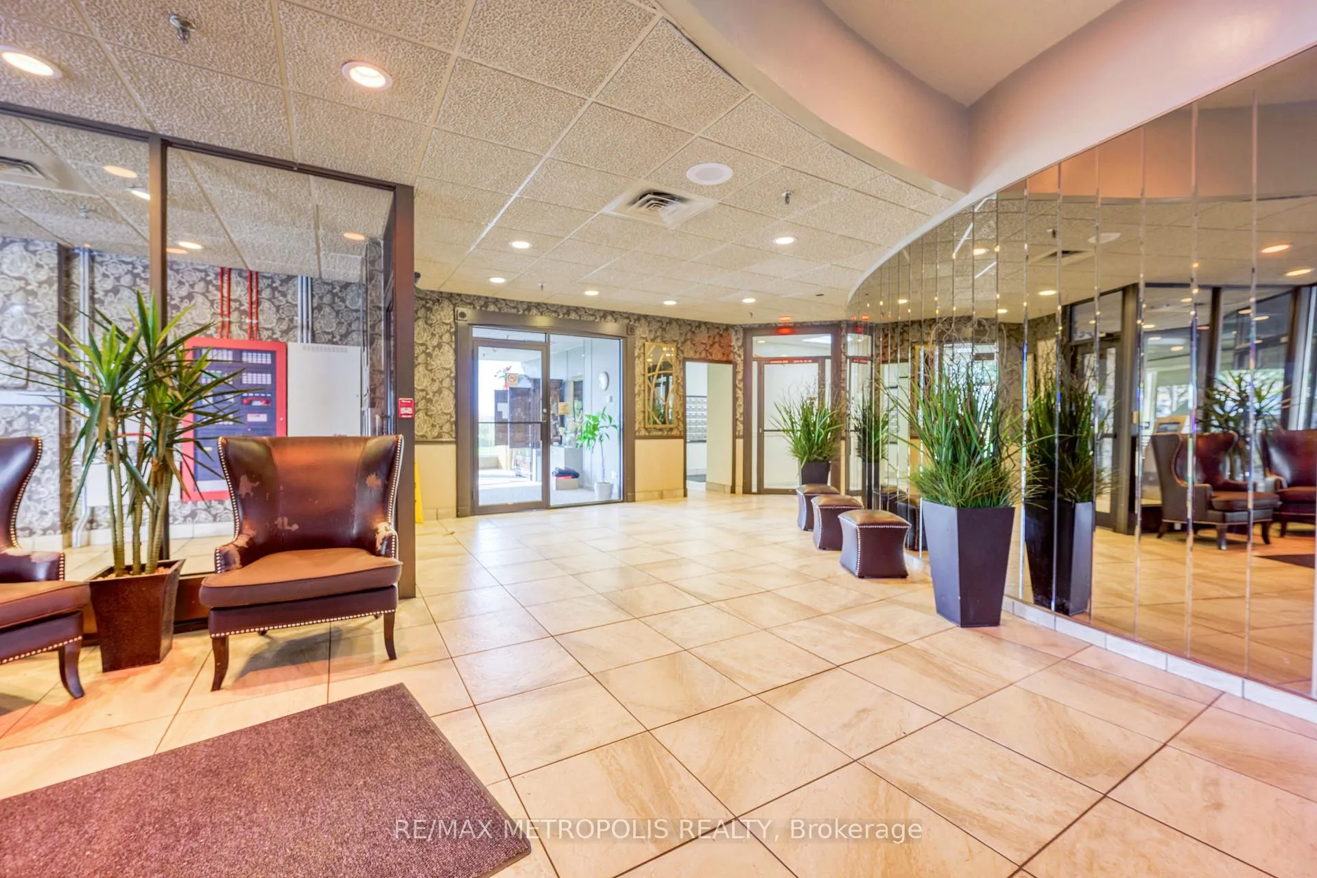 Photo 4 of Unit 1306, 155 Front Street N, Sarnia — HOMEH