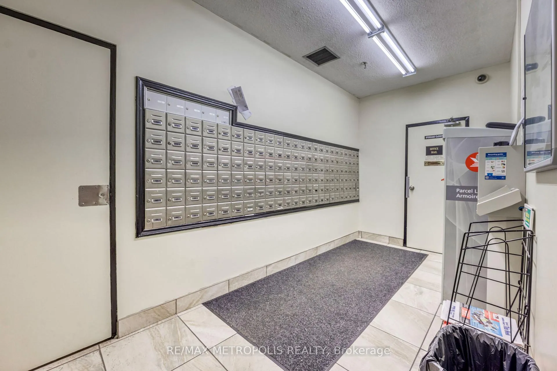 Photo 5 of Unit 1306, 155 Front Street N, Sarnia — HOMEH