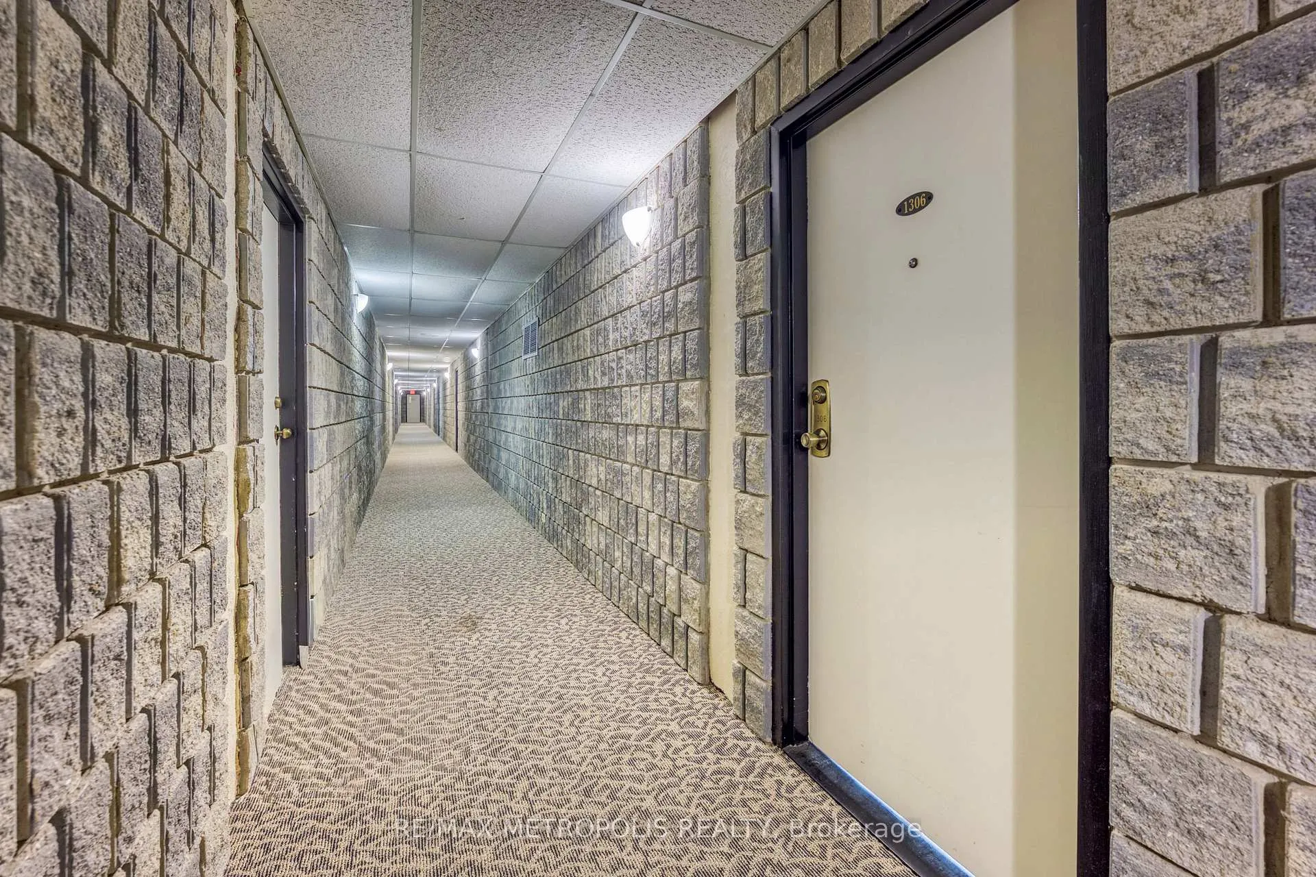 Photo 6 of Unit 1306, 155 Front Street N, Sarnia — HOMEH