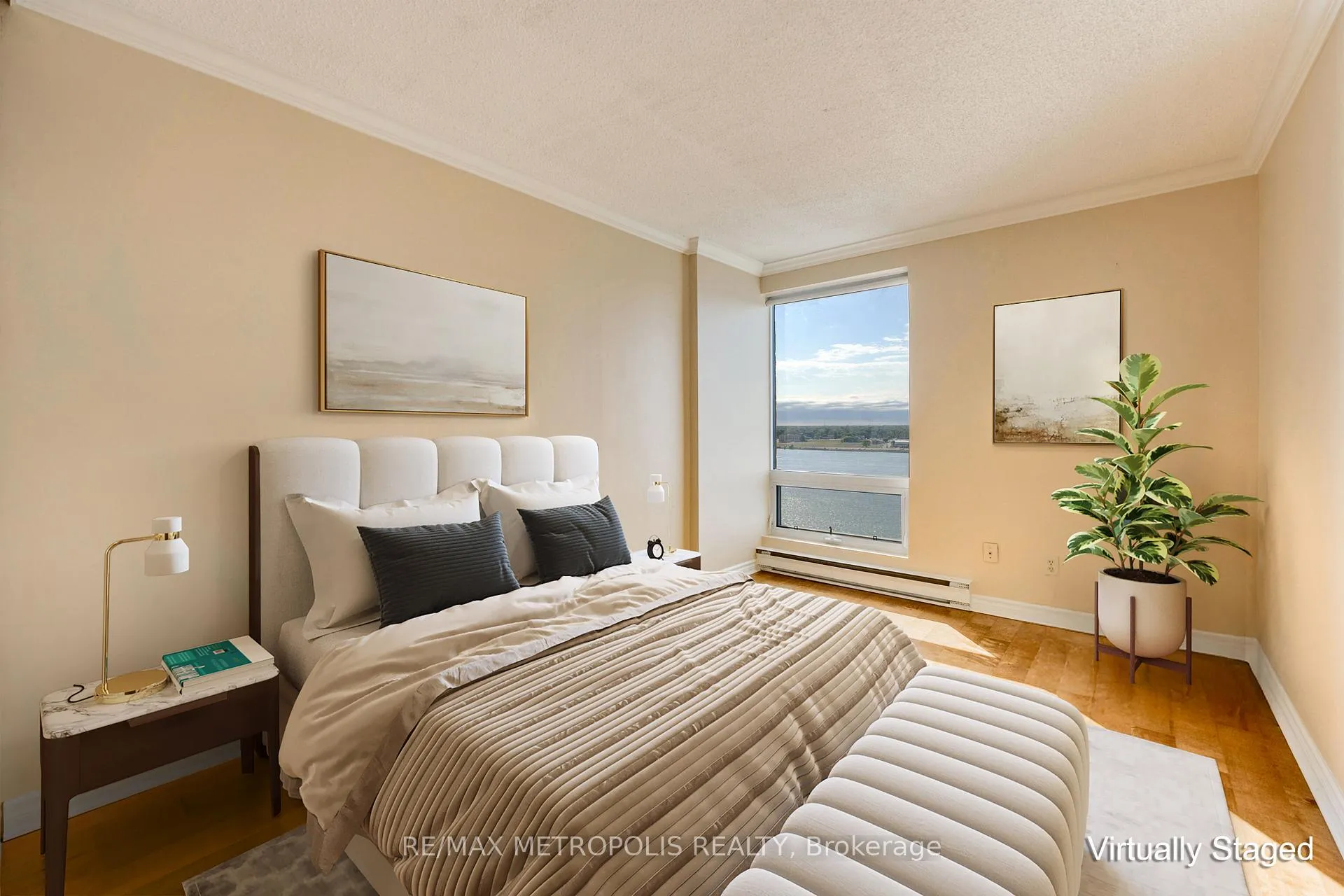Photo 9 of Unit 1306, 155 Front Street N, Sarnia — HOMEH