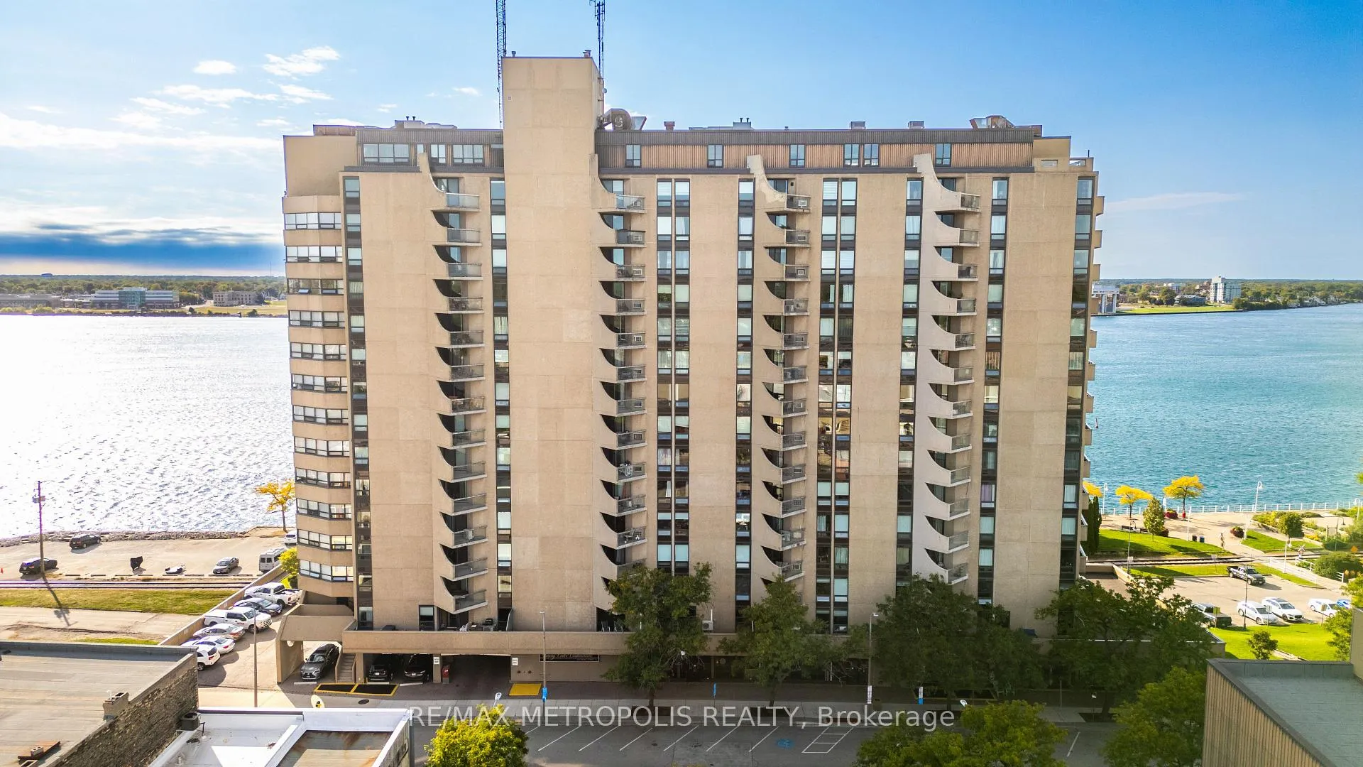 Photo 13 of Unit 1306, 155 Front Street N, Sarnia — HOMEH