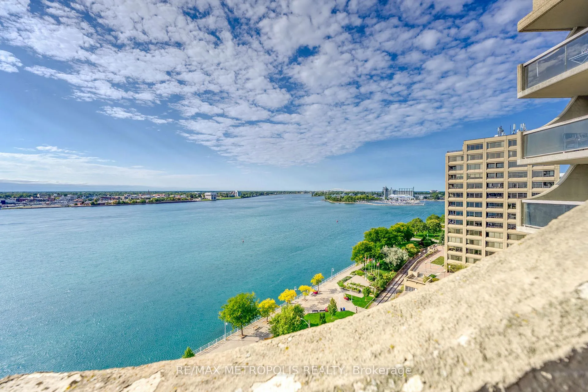 Photo 19 of Unit 1306, 155 Front Street N, Sarnia — HOMEH