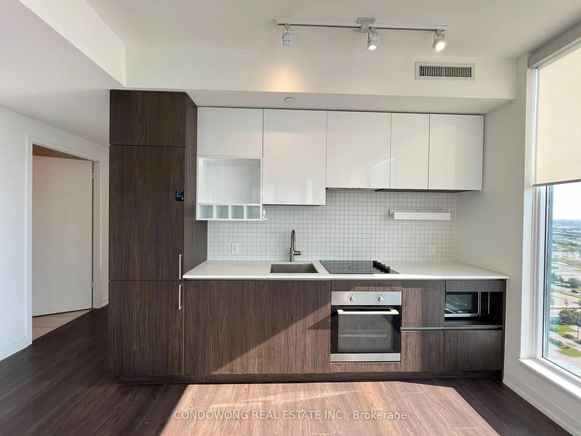 Front of Unit 2210, 5 Buttermill Avenue