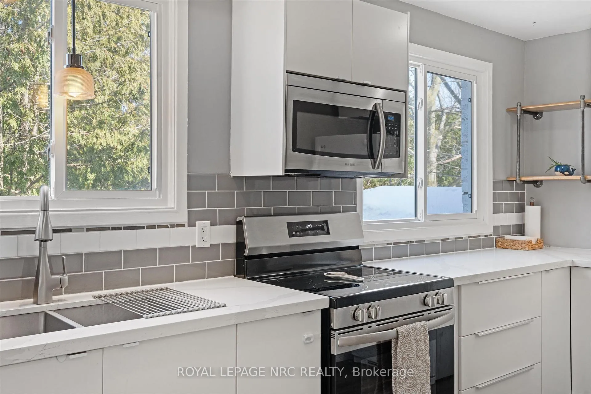 Photo 12 of 90 Oxford Street, St. Catharines, Secord Woods — HOMEH