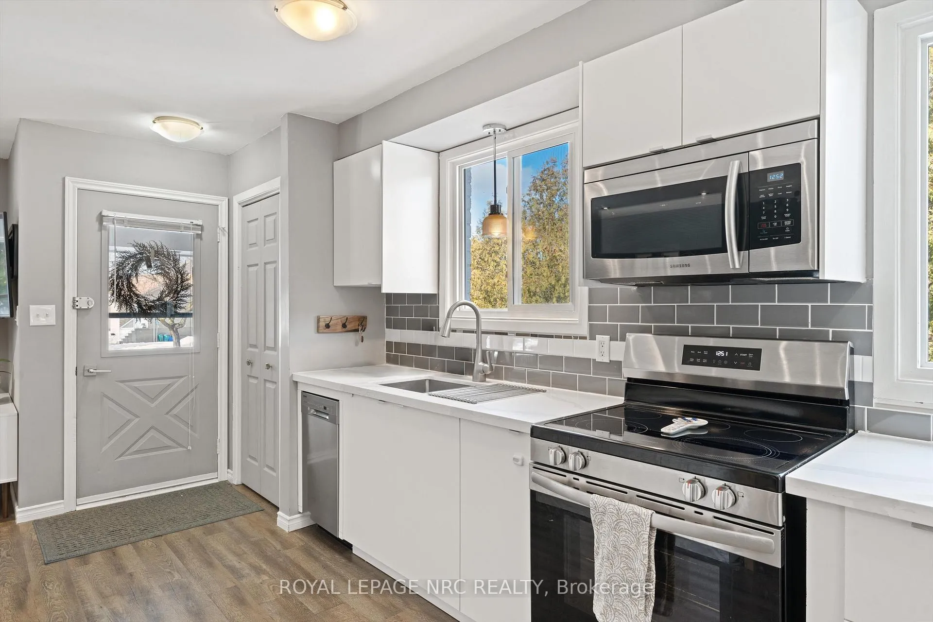 Photo 13 of 90 Oxford Street, St. Catharines, Secord Woods — HOMEH