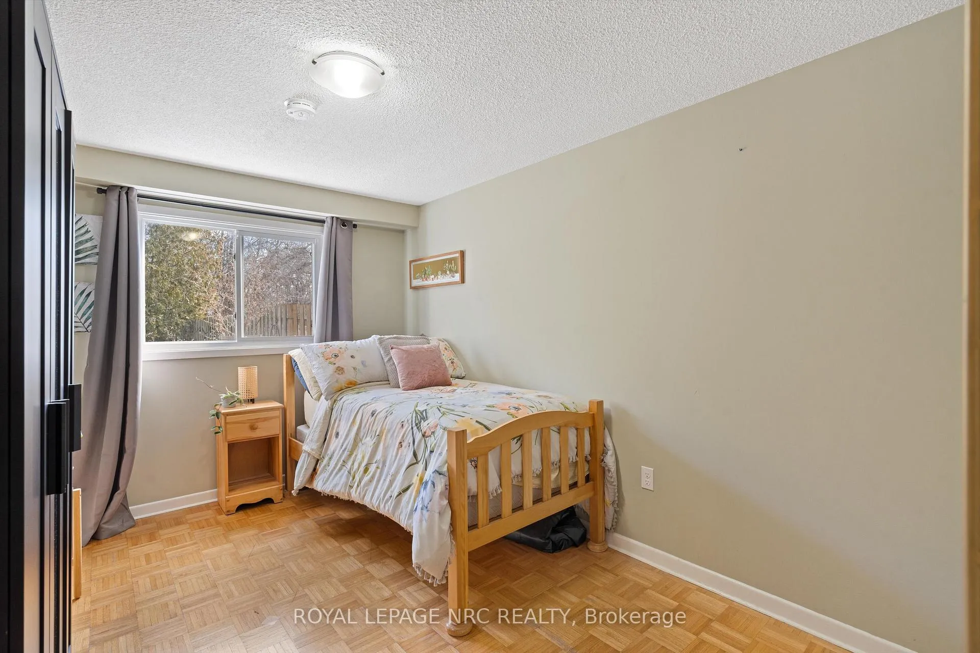 Photo 24 of 90 Oxford Street, St. Catharines, Secord Woods — HOMEH