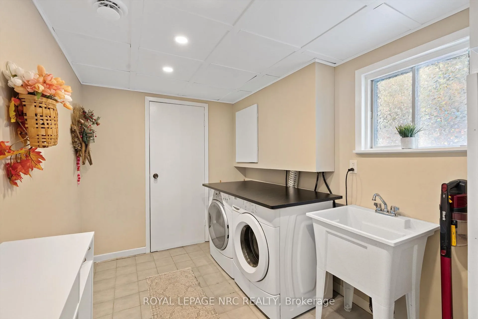 Photo 31 of 90 Oxford Street, St. Catharines, Secord Woods — HOMEH