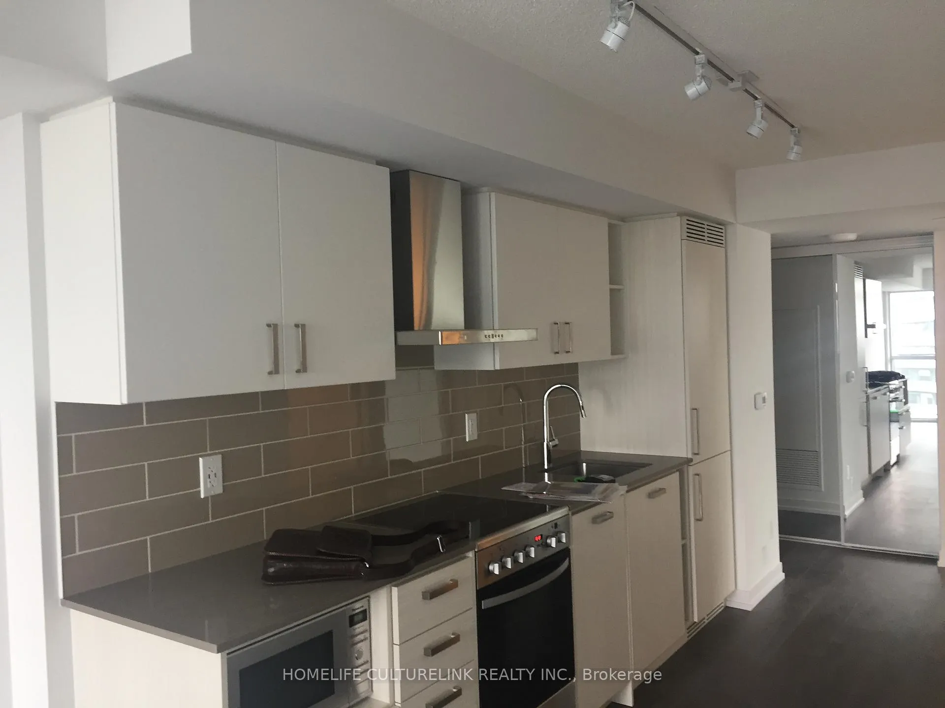 Photo 3 of Unit 2605, 125 Redpath Avenue, Toronto, Mount Pleasant West — HOMEH