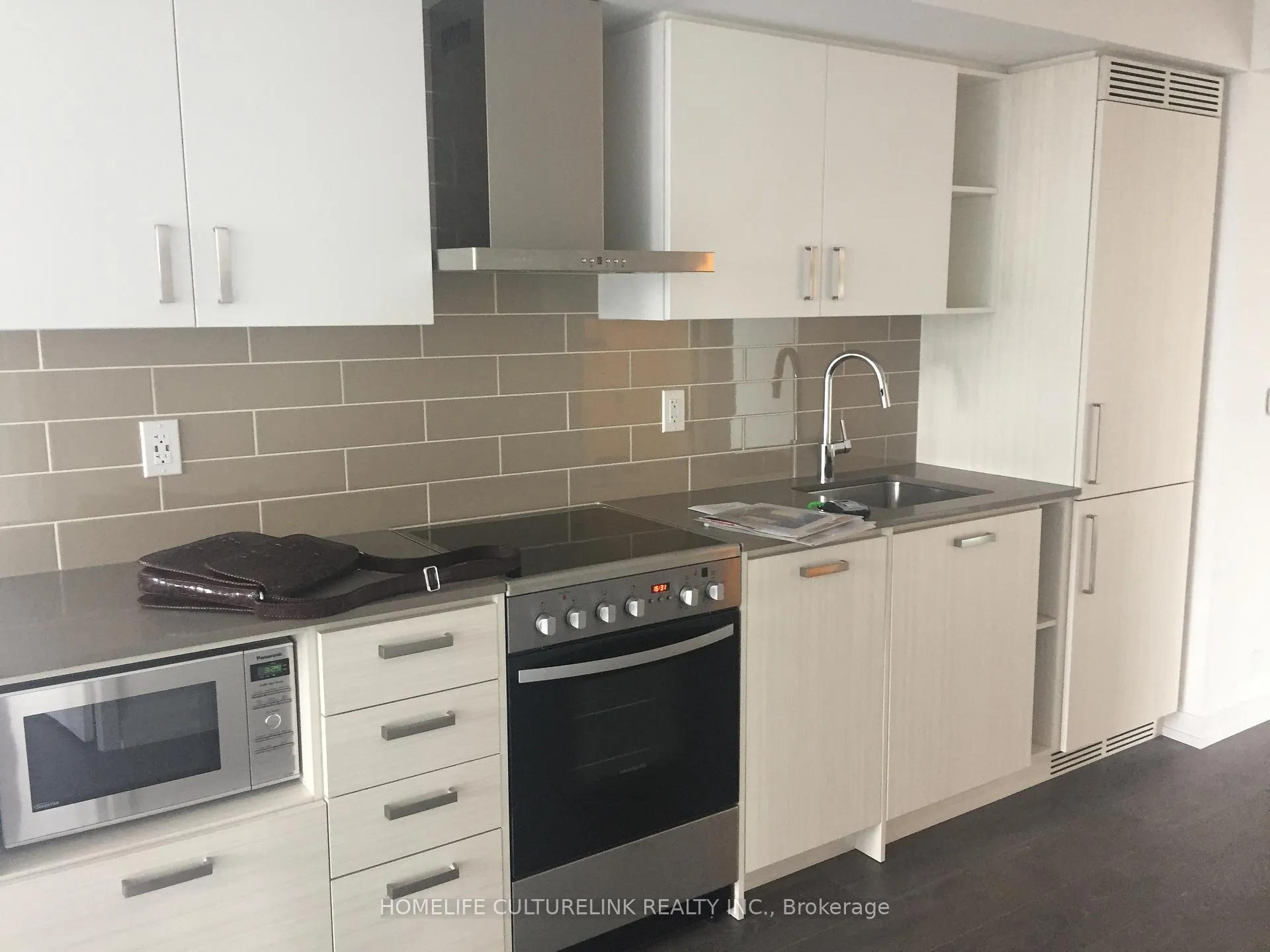 Photo 4 of Unit 2605, 125 Redpath Avenue, Toronto, Mount Pleasant West — HOMEH