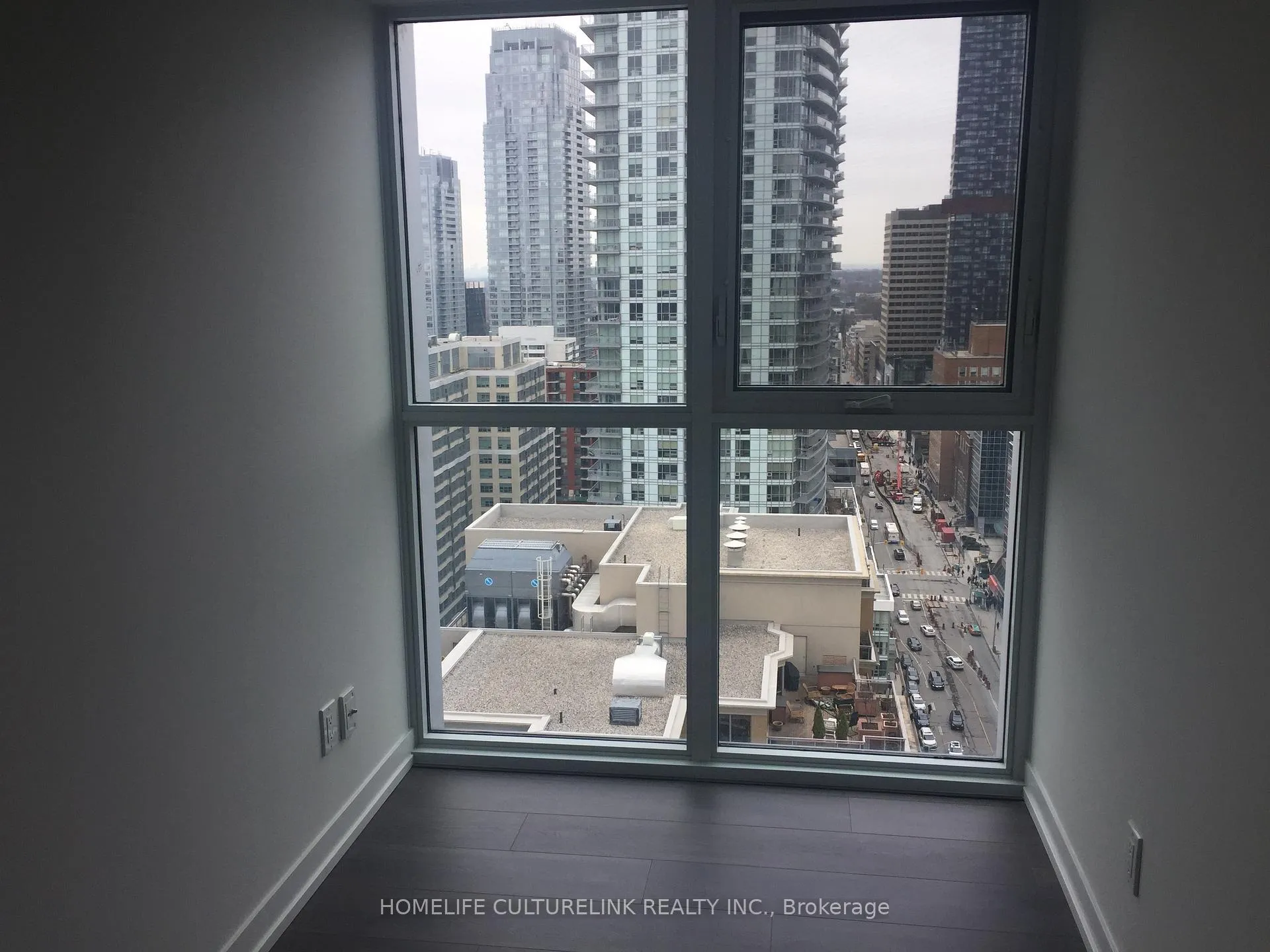 Photo 6 of Unit 2605, 125 Redpath Avenue, Toronto, Mount Pleasant West — HOMEH