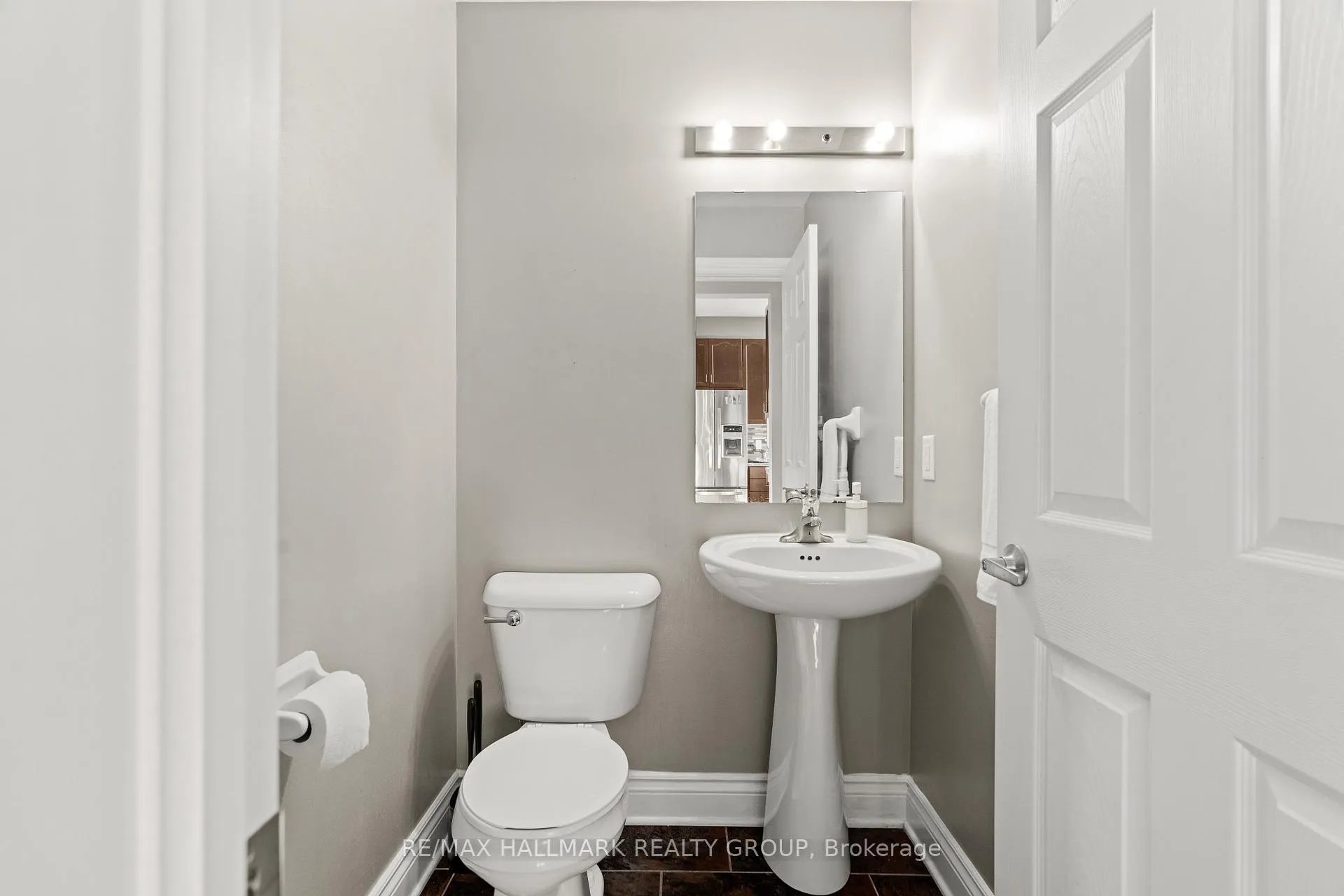 Photo 4 of 999 Pinecrest Road, Ottawa, Queensway Terrace North — HOMEH