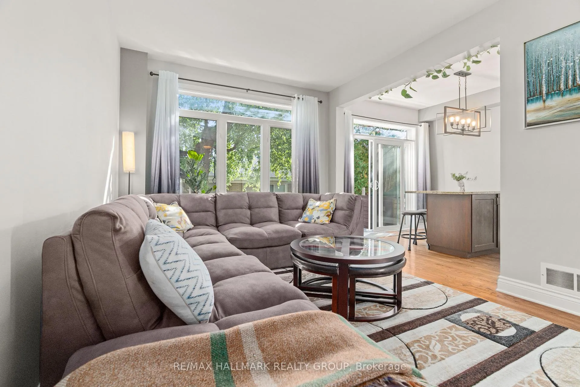 Photo 5 of 999 Pinecrest Road, Ottawa, Queensway Terrace North — HOMEH