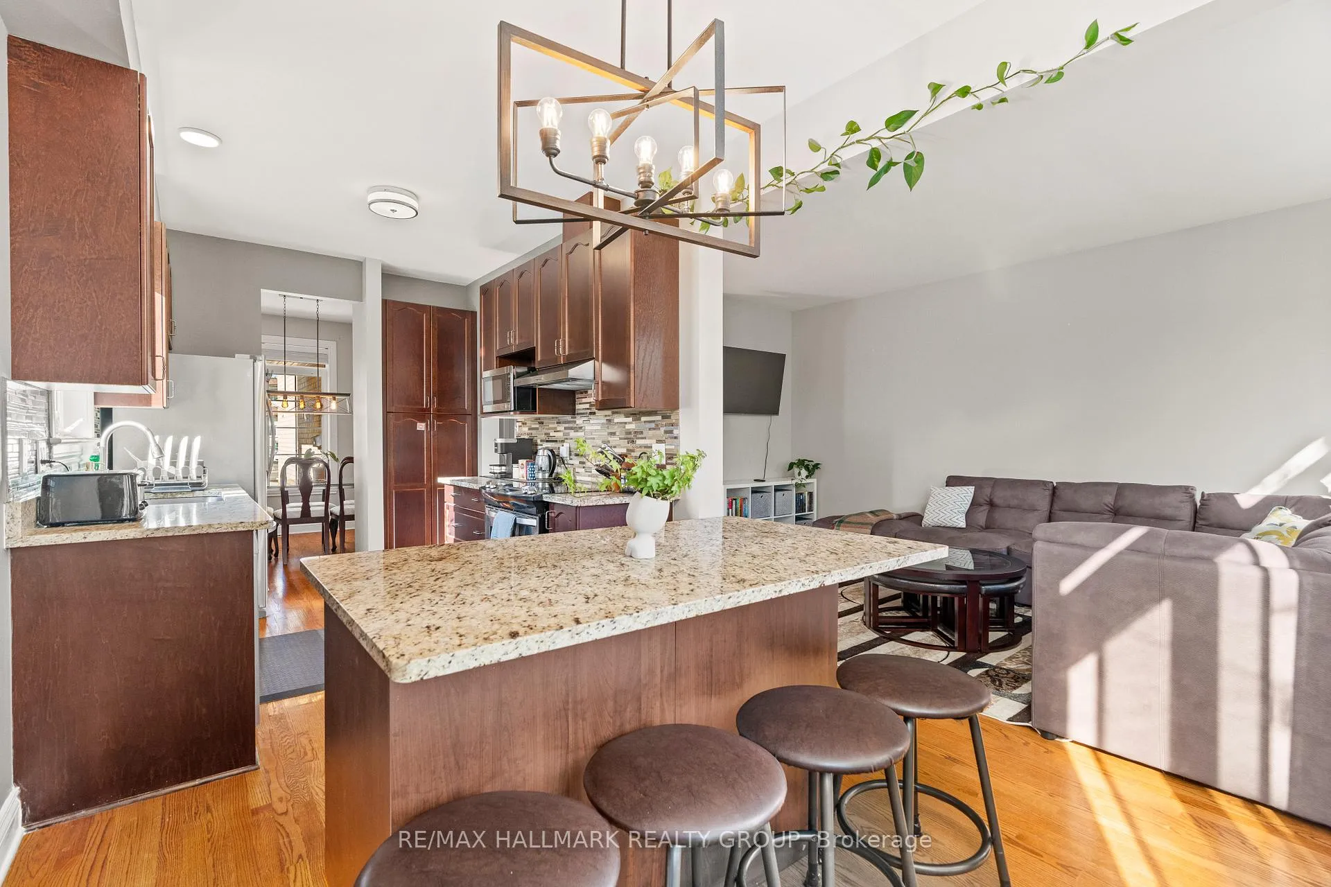 Photo 7 of 999 Pinecrest Road, Ottawa, Queensway Terrace North — HOMEH