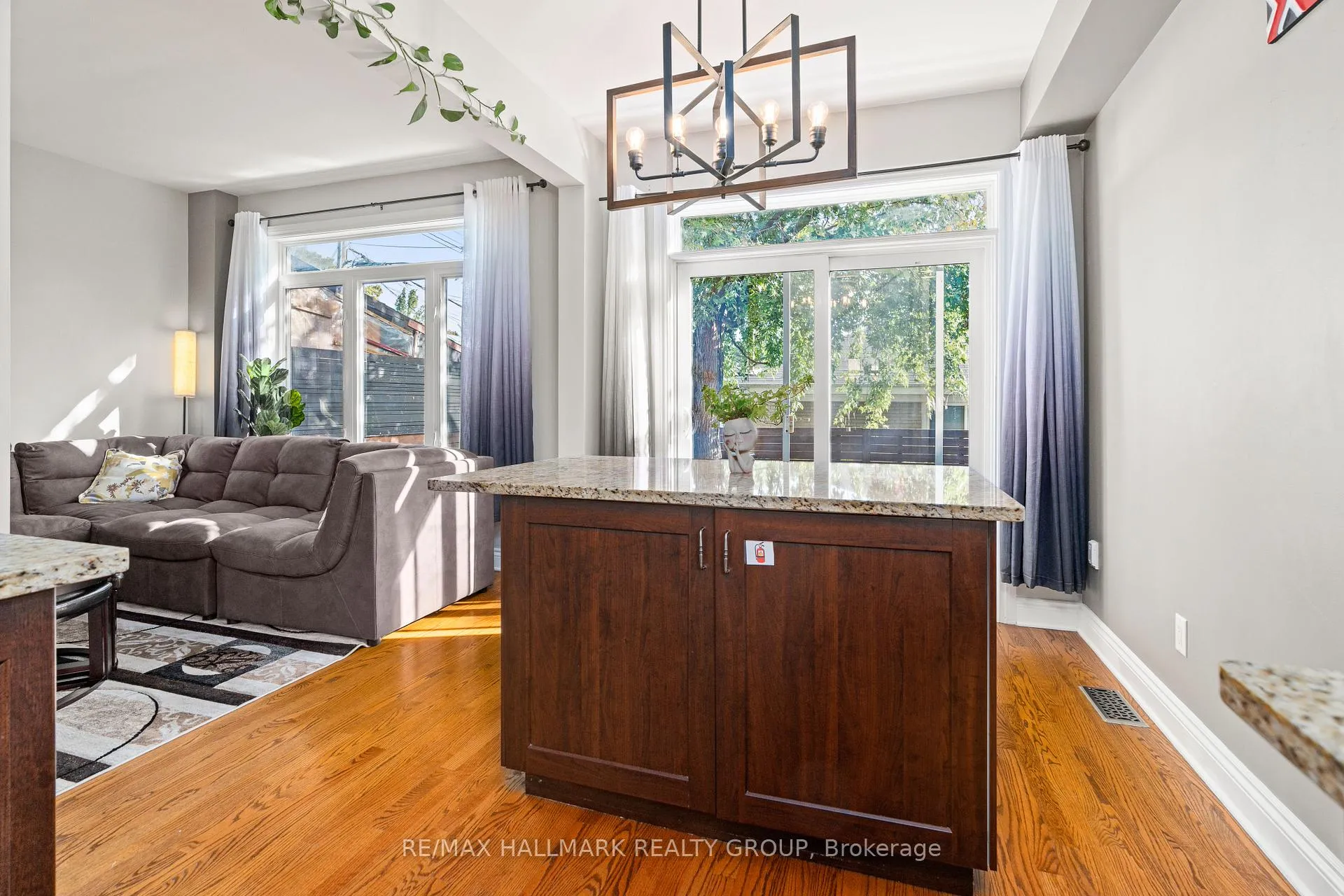 Photo 8 of 999 Pinecrest Road, Ottawa, Queensway Terrace North — HOMEH