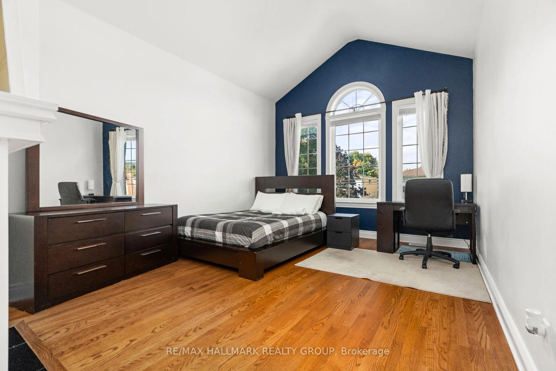 Photo 12 of 999 Pinecrest Road, Ottawa, Queensway Terrace North — HOMEH
