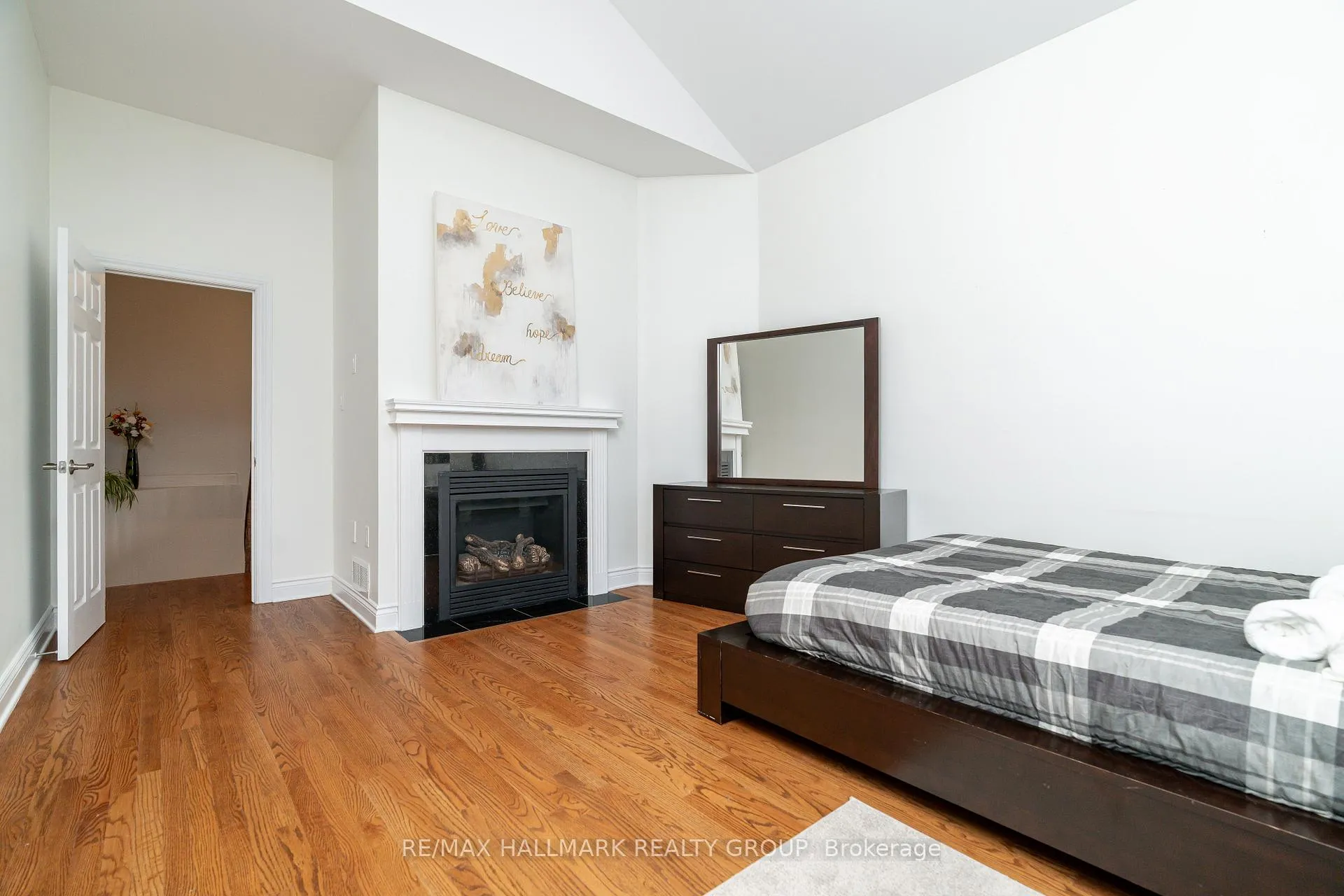 Photo 13 of 999 Pinecrest Road, Ottawa, Queensway Terrace North — HOMEH