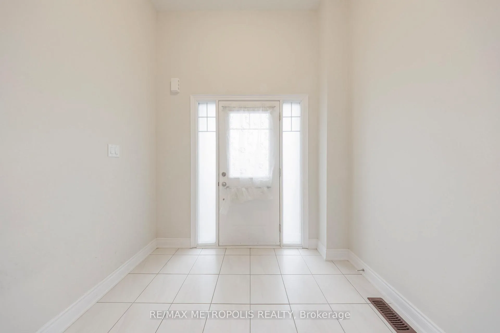 Photo 3 of 67 Lorne Thomas Place N, New Tecumseth, Rural New Tecumseth — HOMEH