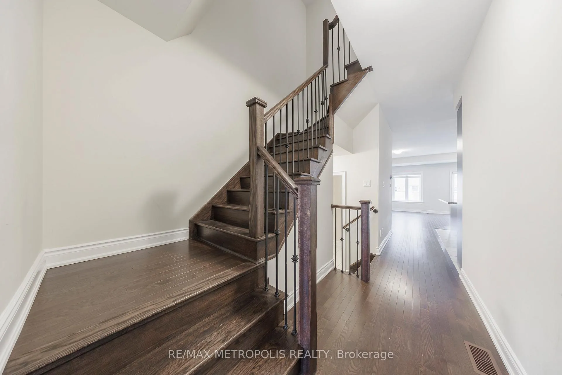 Photo 4 of 67 Lorne Thomas Place N, New Tecumseth, Rural New Tecumseth — HOMEH
