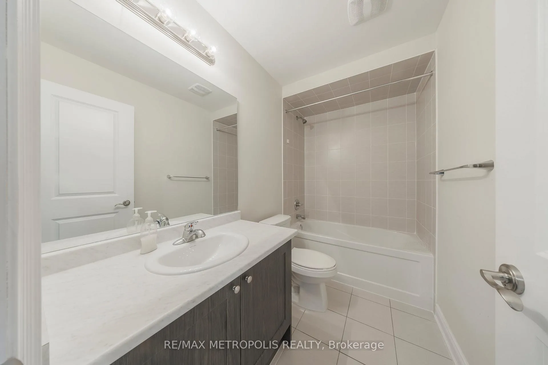 Photo 20 of 67 Lorne Thomas Place N, New Tecumseth, Rural New Tecumseth — HOMEH