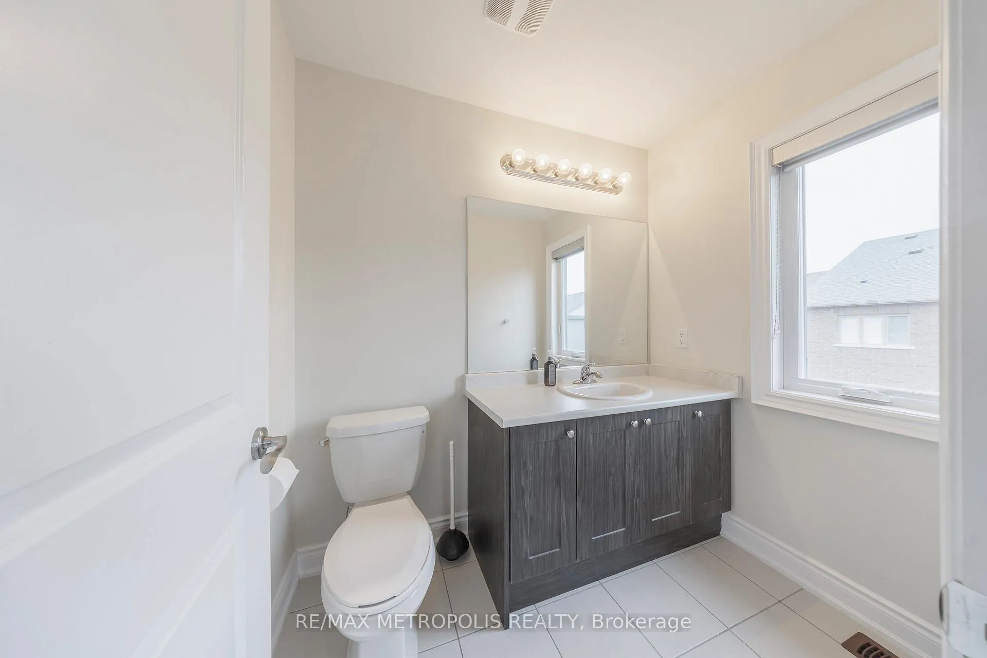 Photo 23 of 67 Lorne Thomas Place N, New Tecumseth, Rural New Tecumseth — HOMEH