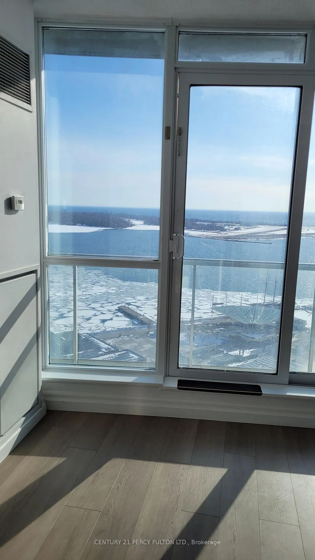 Photo 7 of Unit 2708, 208 Queens Quay W, Toronto, Waterfront Communities — HOMEH