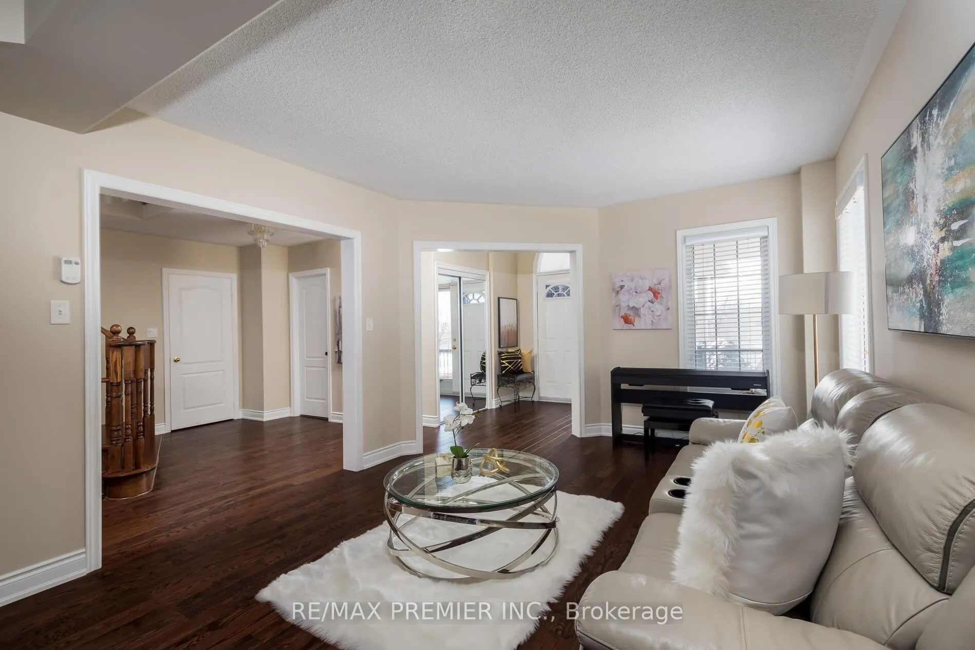 Photo 7 of 35 Cachet Hill Crescent, Vaughan, Sonoma Heights — HOMEH