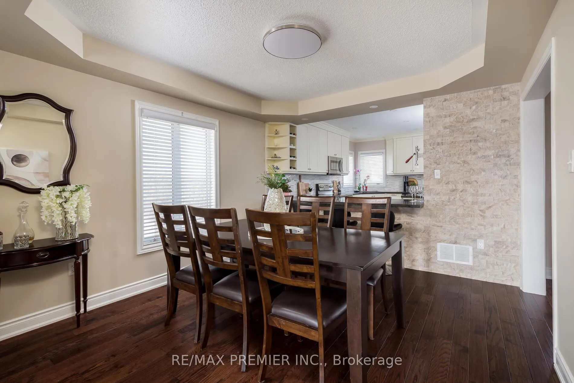 Photo 9 of 35 Cachet Hill Crescent, Vaughan, Sonoma Heights — HOMEH