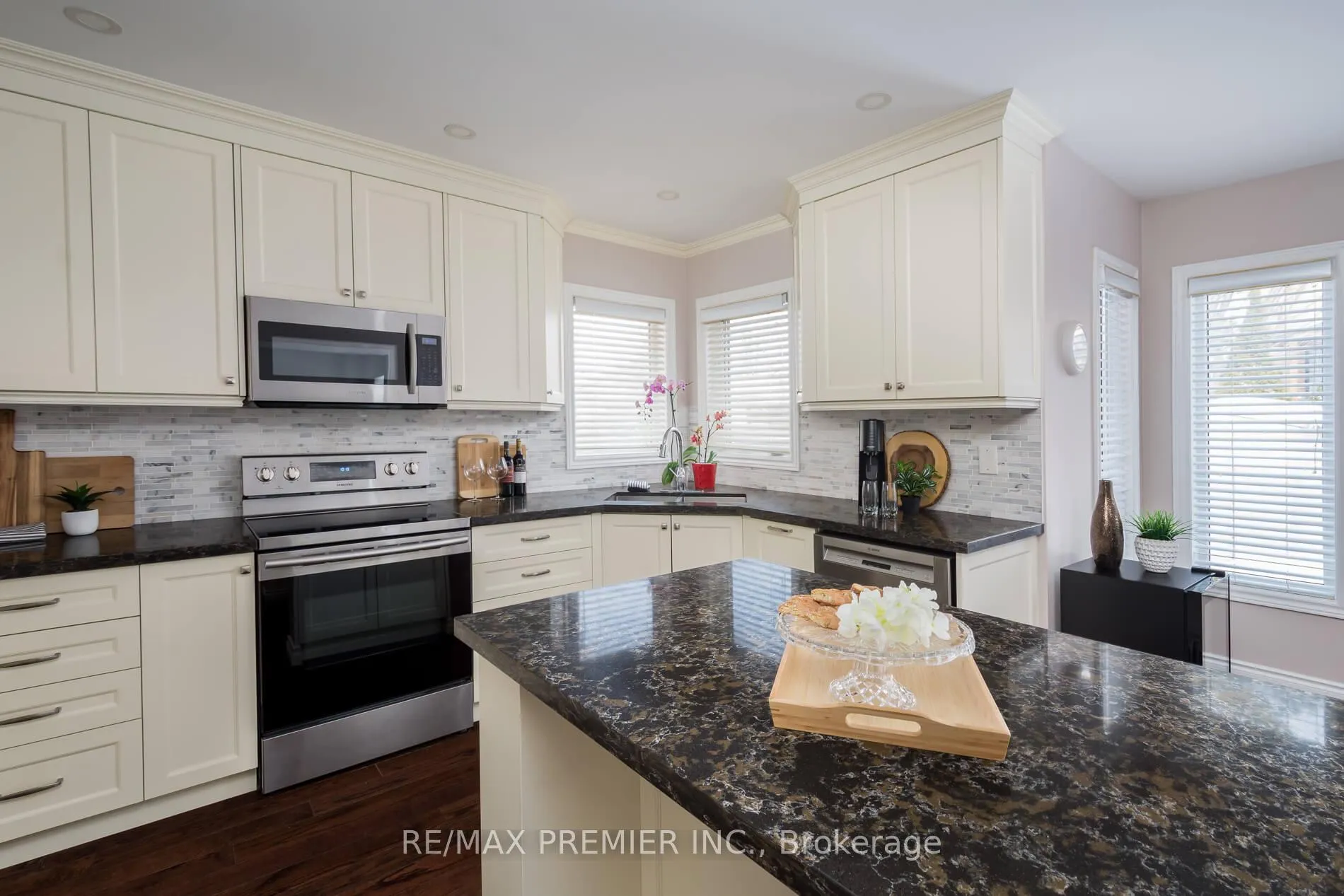 Photo 18 of 35 Cachet Hill Crescent, Vaughan, Sonoma Heights — HOMEH