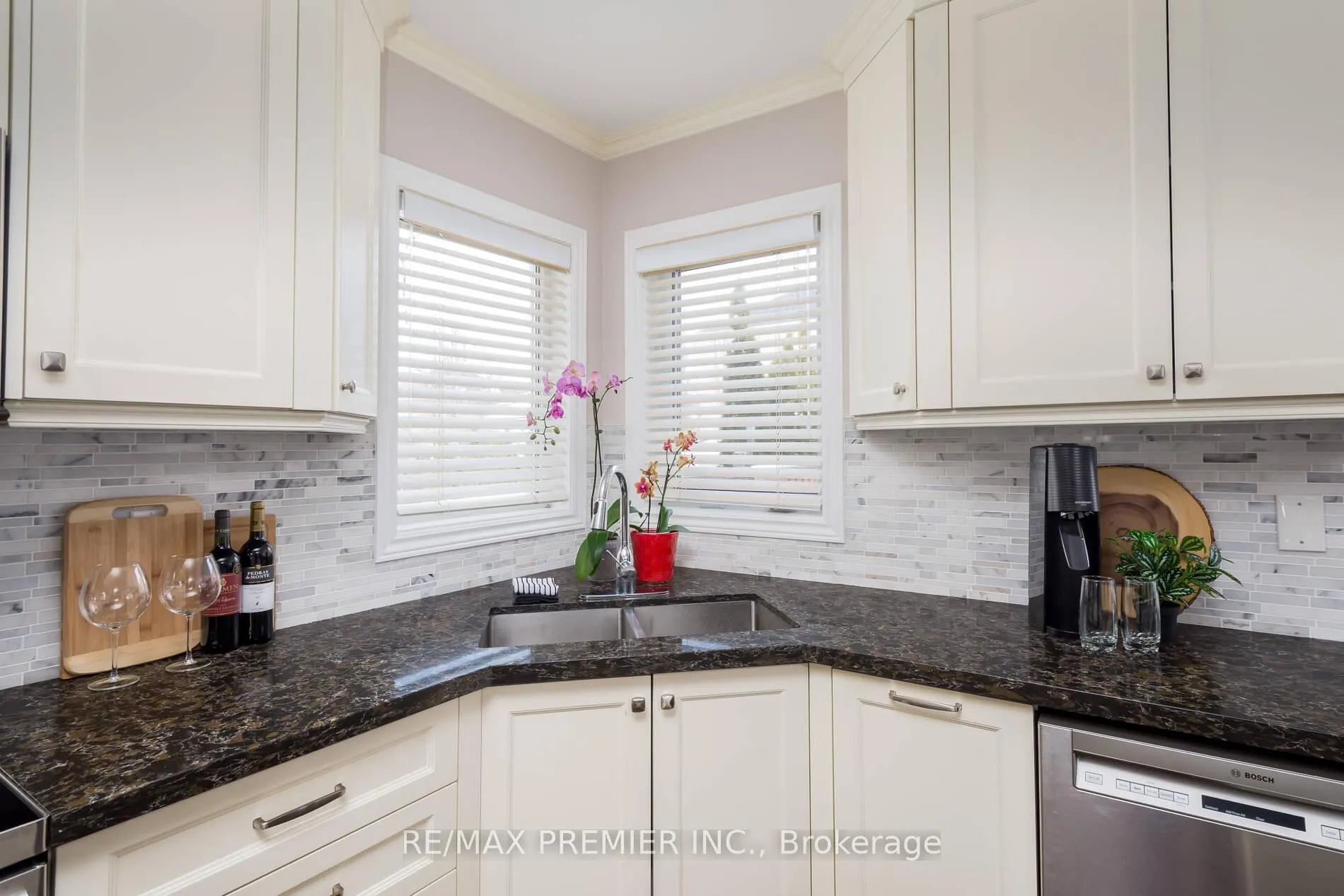 Photo 21 of 35 Cachet Hill Crescent, Vaughan, Sonoma Heights — HOMEH