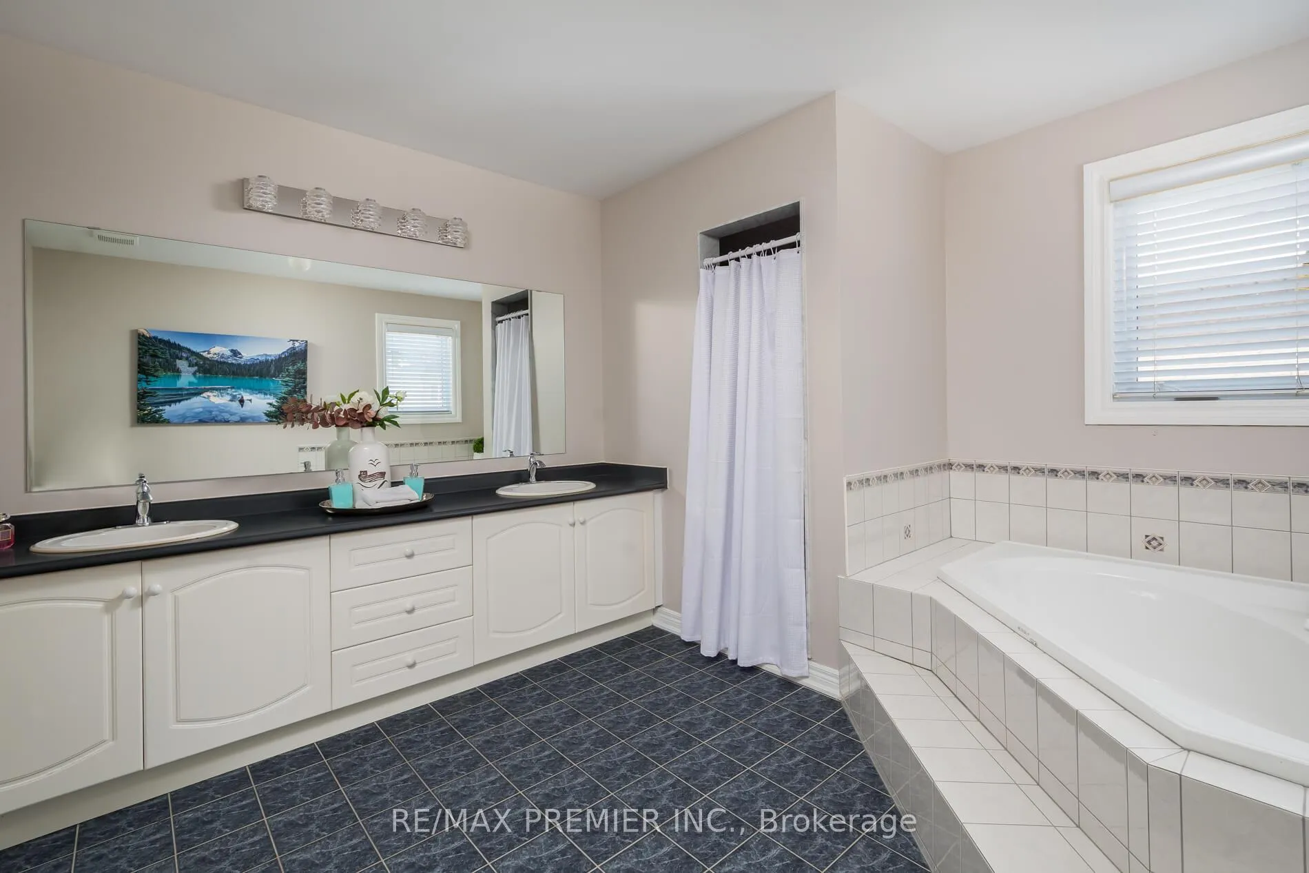 Photo 30 of 35 Cachet Hill Crescent, Vaughan, Sonoma Heights — HOMEH
