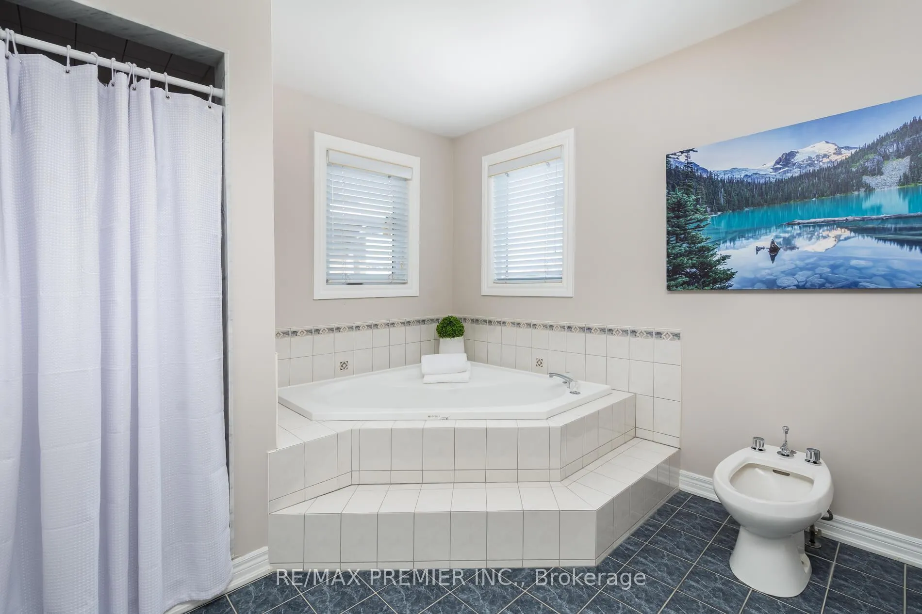 Photo 31 of 35 Cachet Hill Crescent, Vaughan, Sonoma Heights — HOMEH