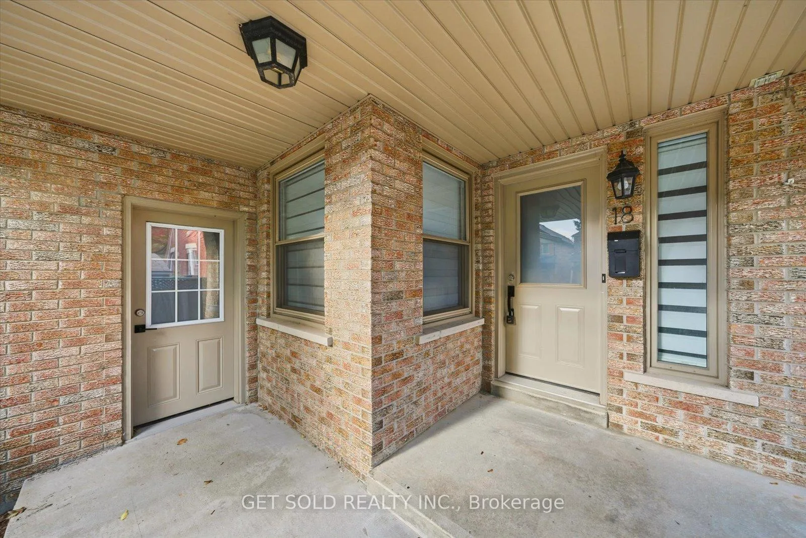 Photo 3 of 18 Mill Street S, Brampton, Downtown Brampton — HOMEH