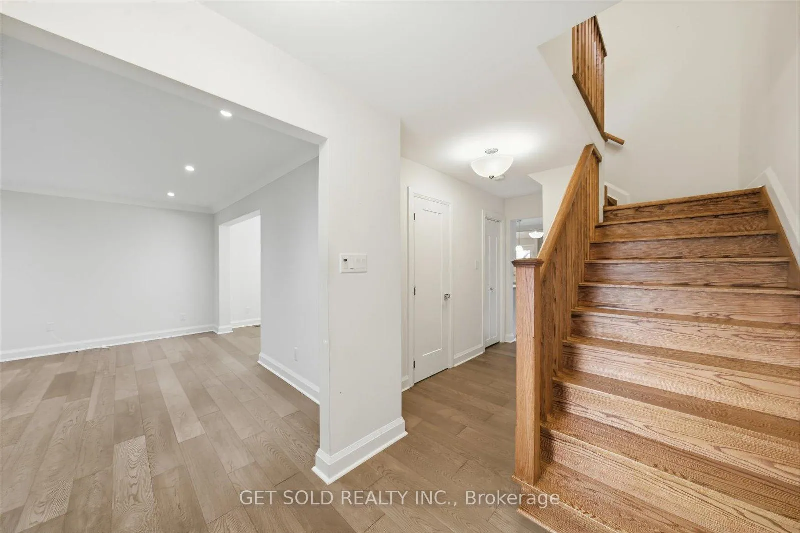 Photo 5 of 18 Mill Street S, Brampton, Downtown Brampton — HOMEH
